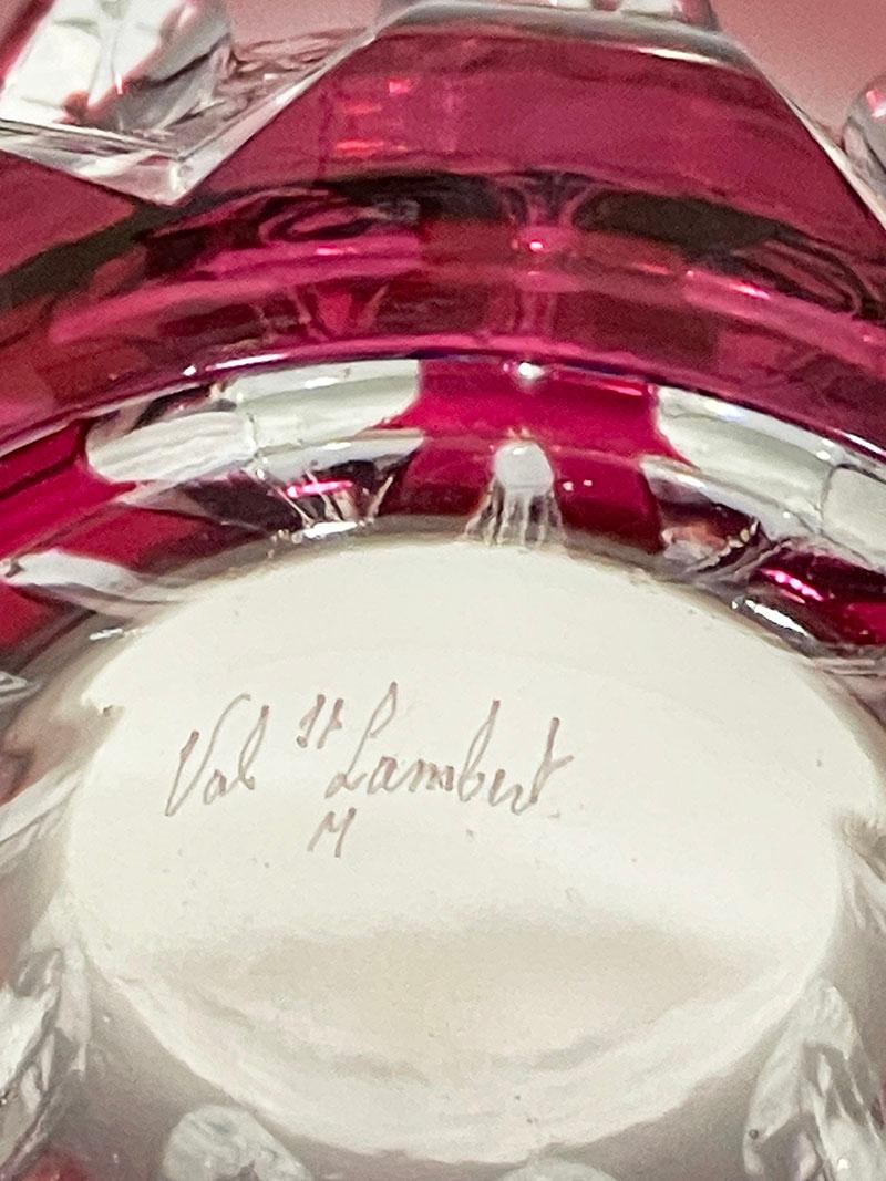 Vase rouge découpé en cristal transparent du Val Saint Lambert, signé Bon état - En vente à Delft, NL