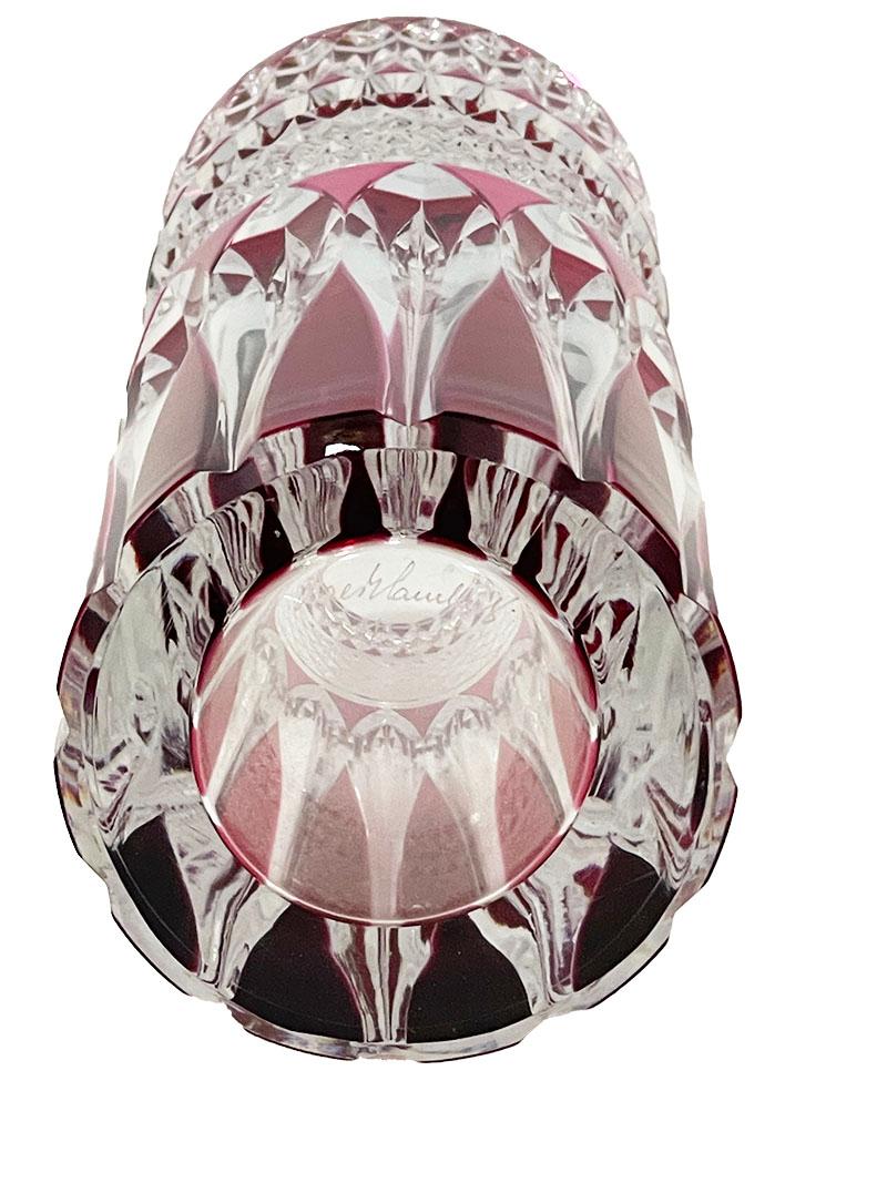 Val Saint Lambert red/pink cut-to clear small Crystal vases, Signed

A Belgium red/pink colored cut to clear crystal vase from Val Saint Lambert, Belgium, established since 1826. 
The vase is signed on the bottom 

The measurement is 24,5 cm high