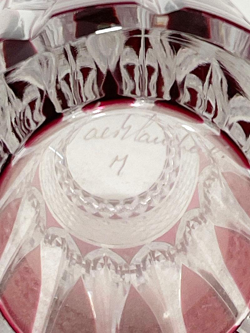 Val Saint Lambert red/pink cut-to clear small Crystal vase, Signed In Good Condition For Sale In Delft, NL