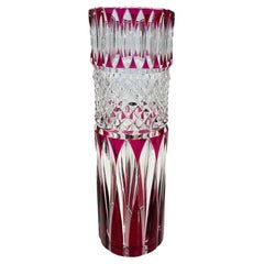 Val Saint Lambert, piccolo vaso di cristallo rosso/rosa tagliato a vivo, firmato