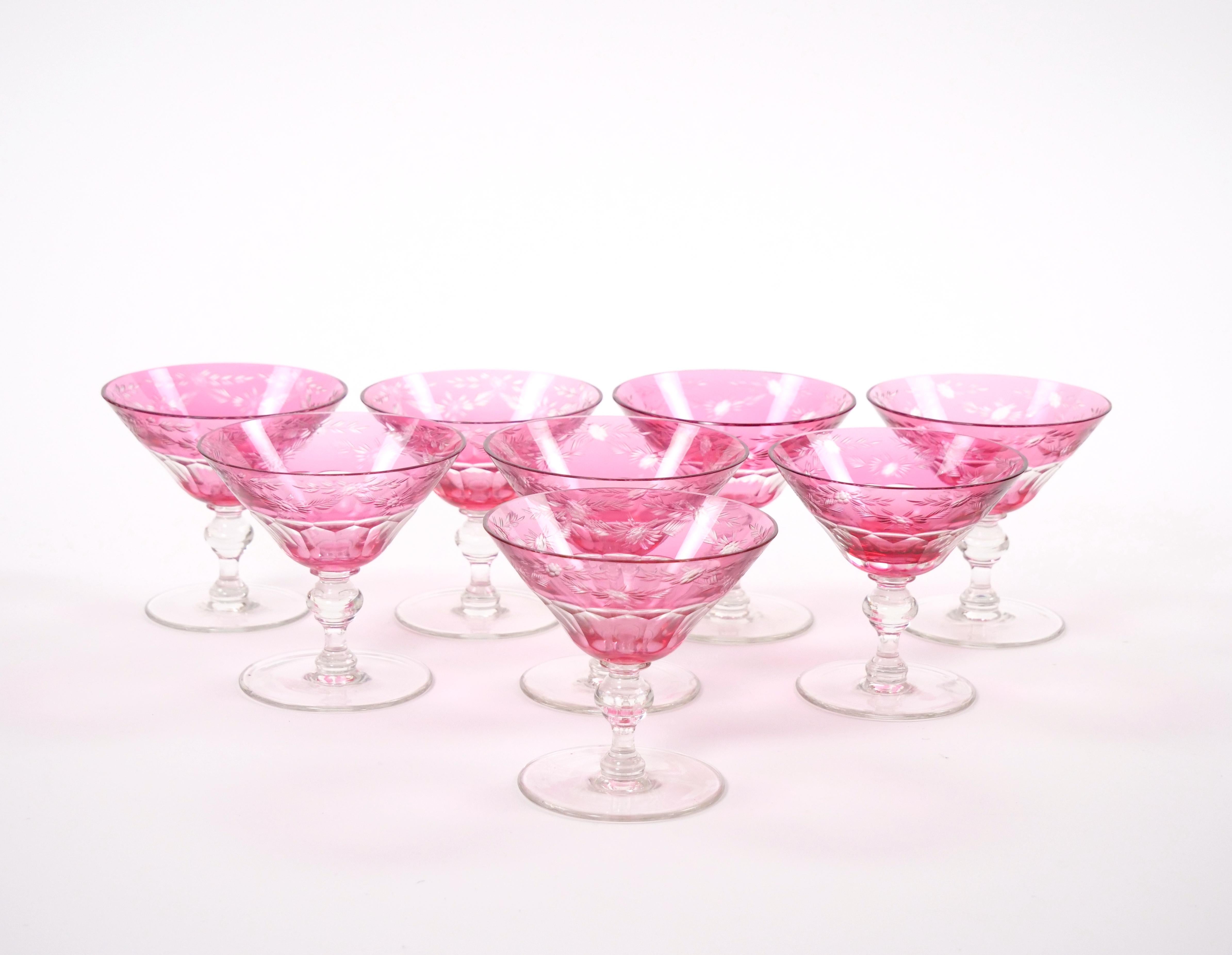 Realizzato con acquaforte Val Saint Lambert Servizio da cocktail in cristallo tagliato a rubino per 8 persone in vendita