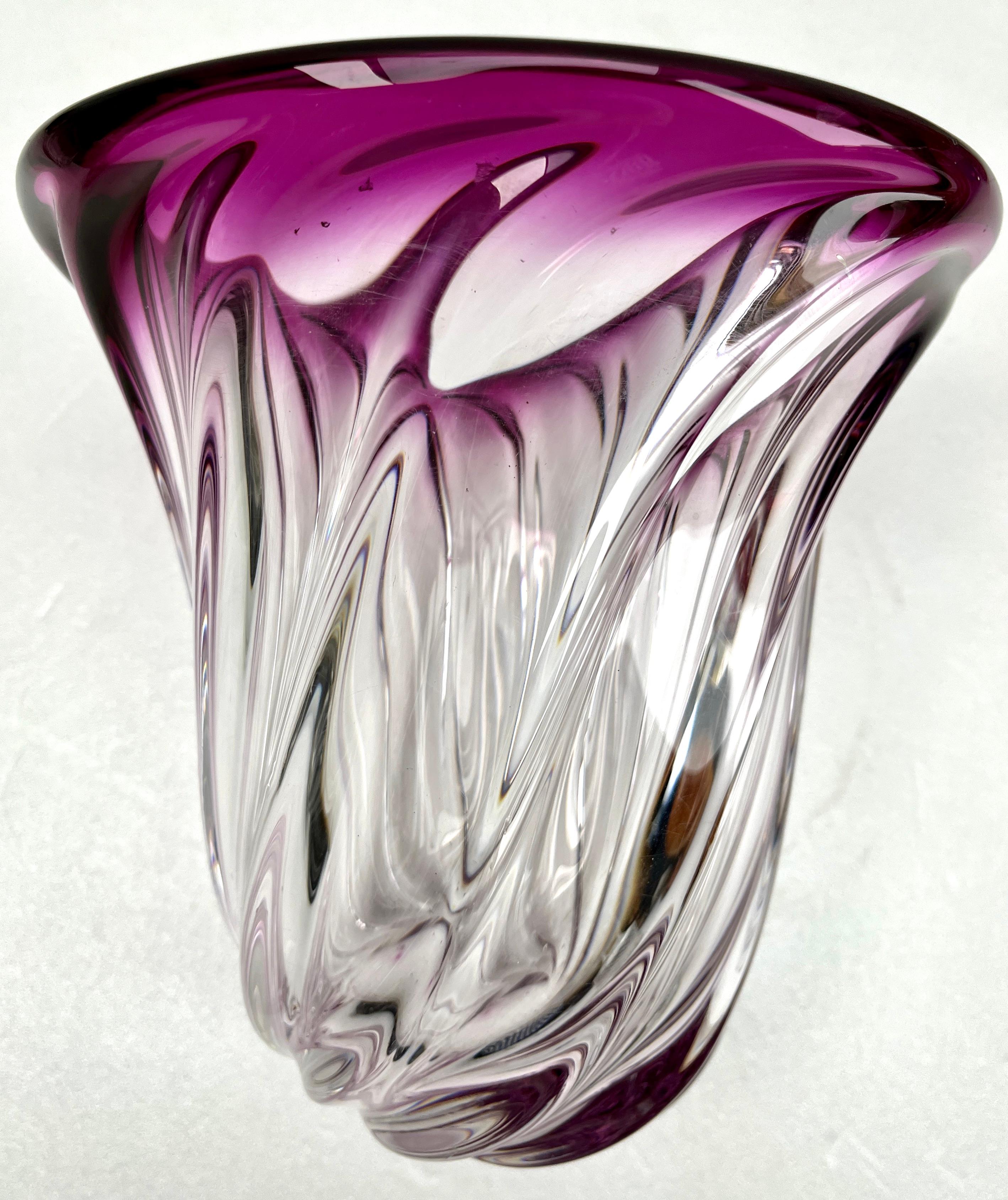 Vase au cœur en cristal sculpté du Val Saint Lambert  , Belgique Bon état - En vente à Verviers, BE