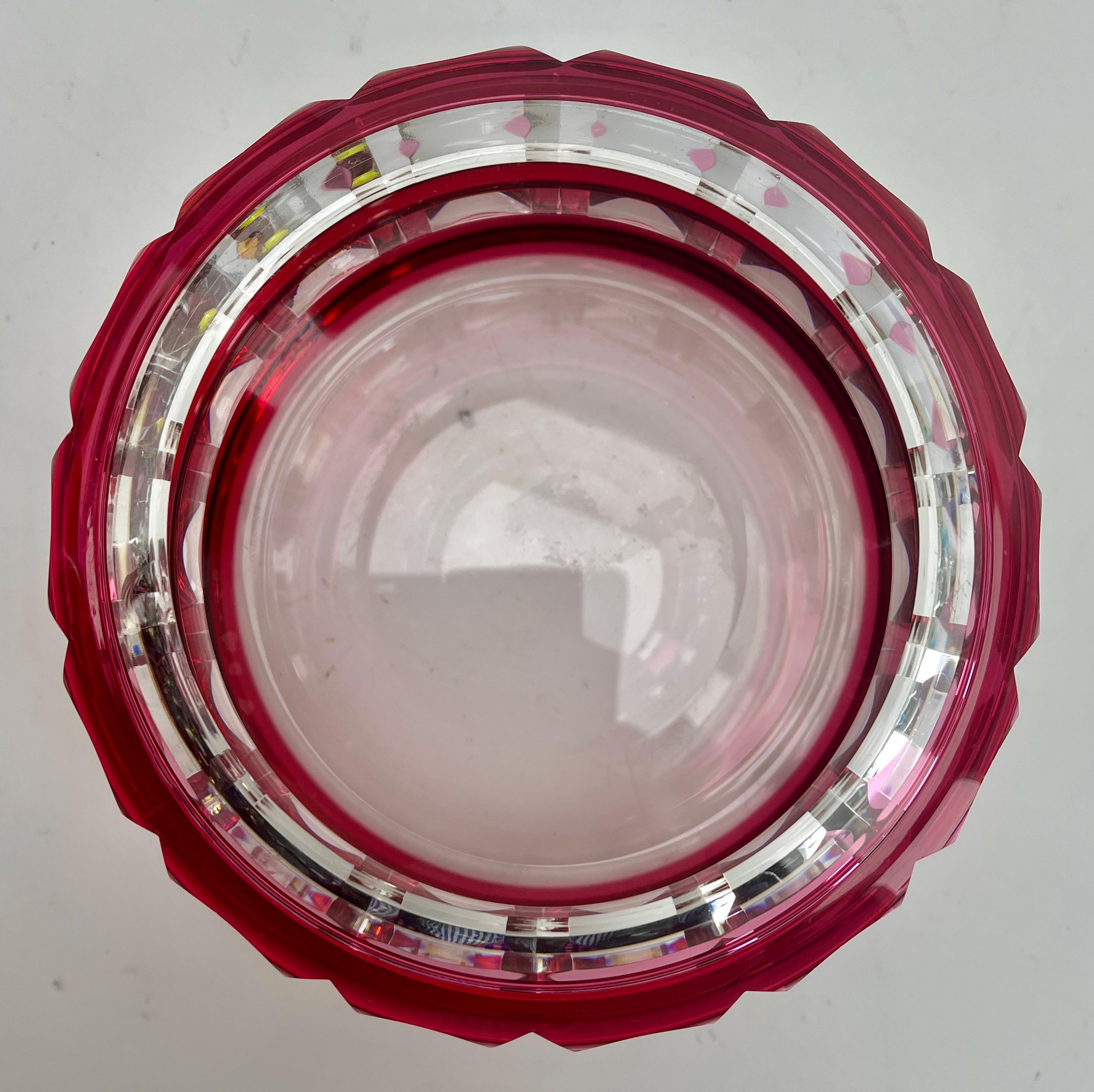 Cristal Bonbonnière signée Val Saint Lambert, en cristal taillé à la main, avec couvercle en vente