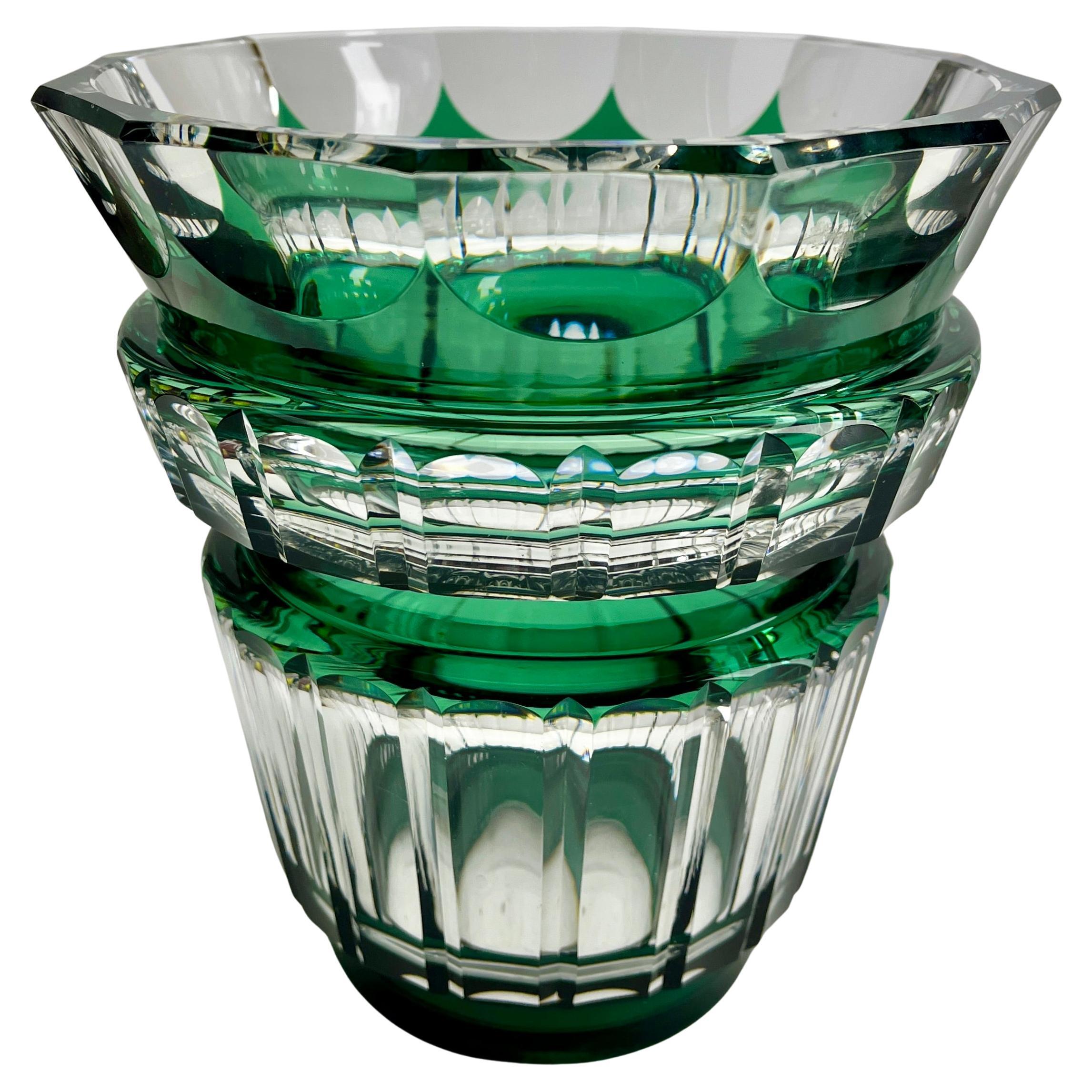 Val Saint Lambert Signé  vase en cristal taillé à claire-voie, 
Magnifique vase circulaire en cristal de Val Saint Lambert, taillé à la main,
le verre est épais, profondément et uniformément coupé,

Origine : Belgique : Belgique en excellent