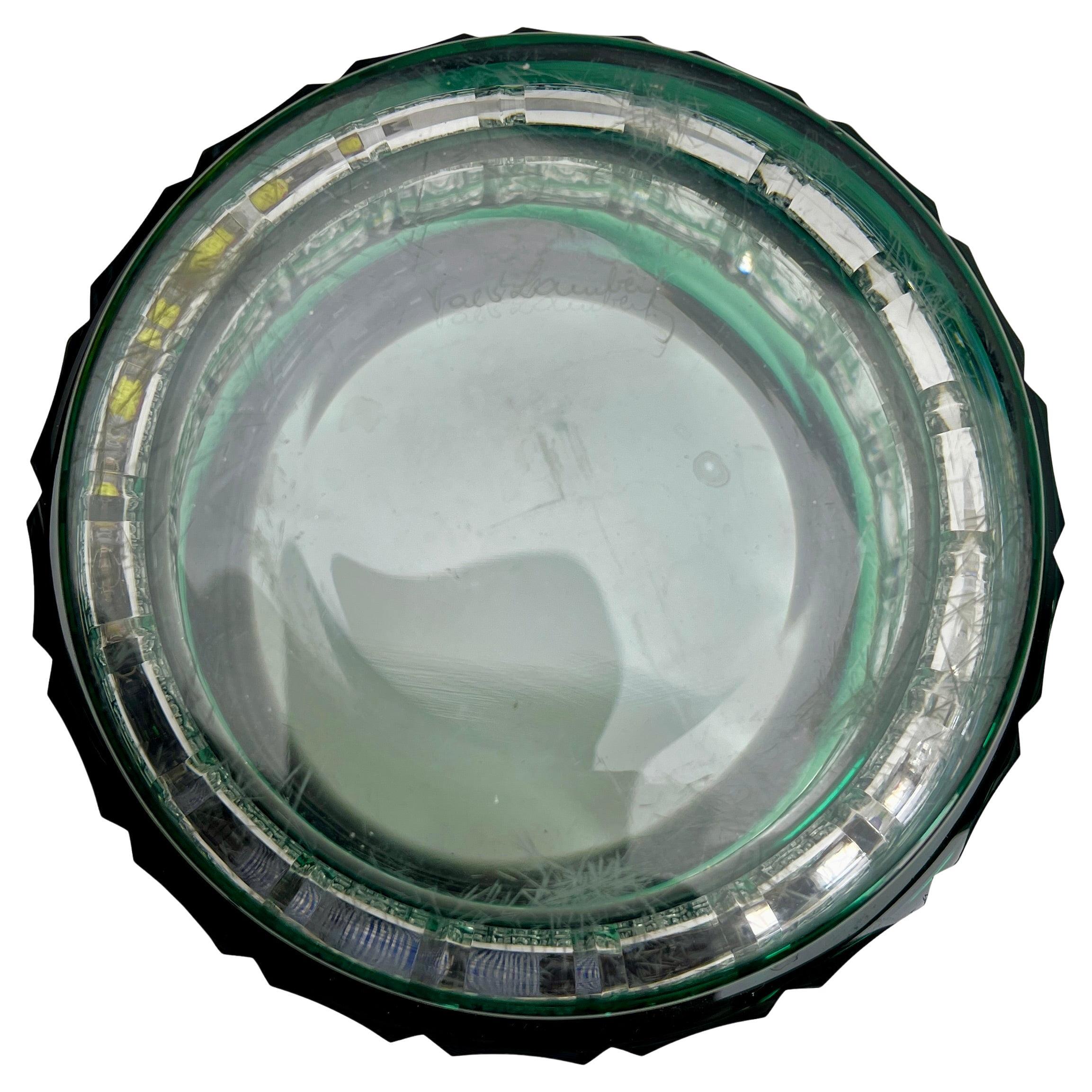 Vase en cristal vert signé Val Saint Lambert, taillé à la main Belgique, années 1950 Bon état - En vente à Verviers, BE