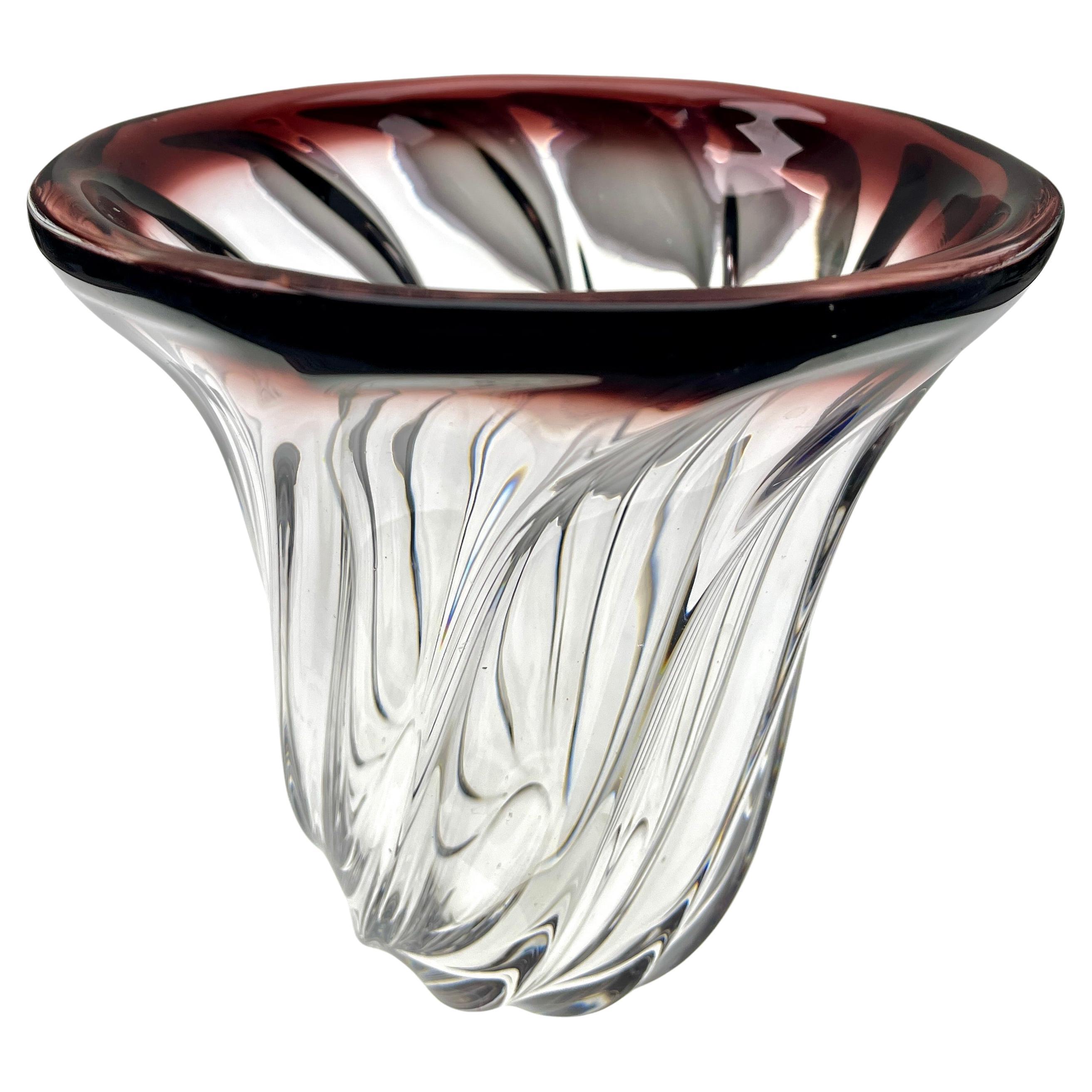Val Saint Lambert Vaso di cristallo scolpito e firmato Belgio In condizioni buone in vendita a Verviers, BE