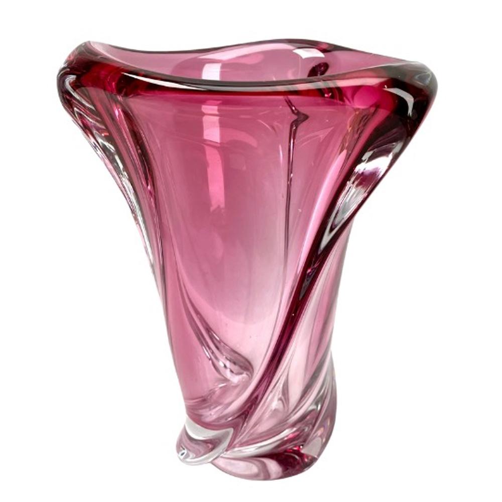 Mid-Century Modern Vase en cristal sculpté signé Val Saint Lambert avec cœur en améthyste, Belgique en vente