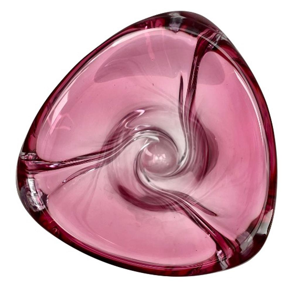 Cristal Vase en cristal sculpté signé Val Saint Lambert avec cœur en améthyste, Belgique en vente