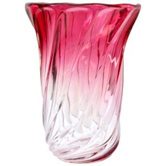 Val Saint Lambert, Vaso di cristallo scolpito firmato con nucleo di ametista, Belgio