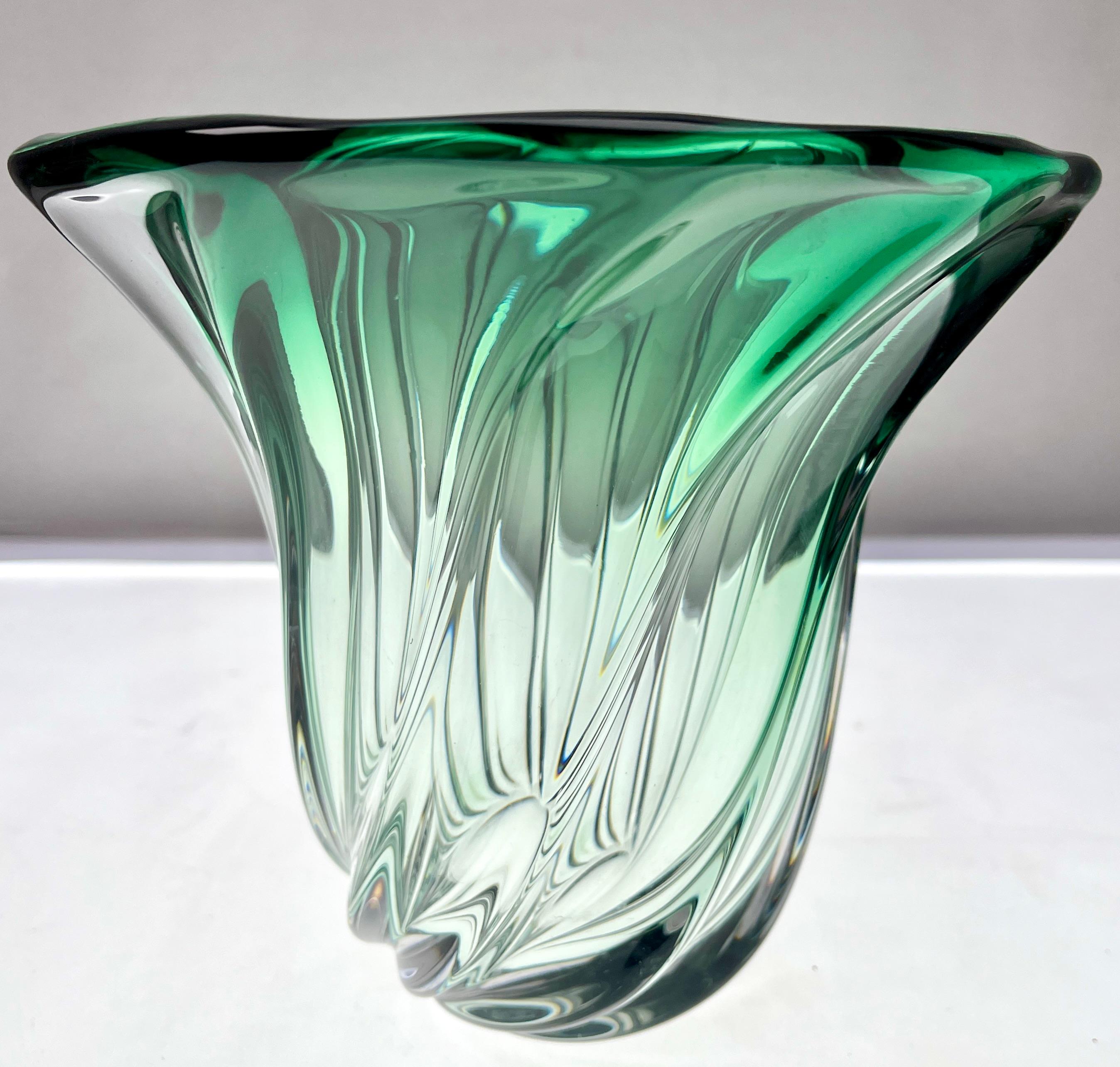 Val Saint Lambert, Jarrón de cristal esculpido firmado con núcleo verde, Bélgica en Bueno estado para la venta en Verviers, BE