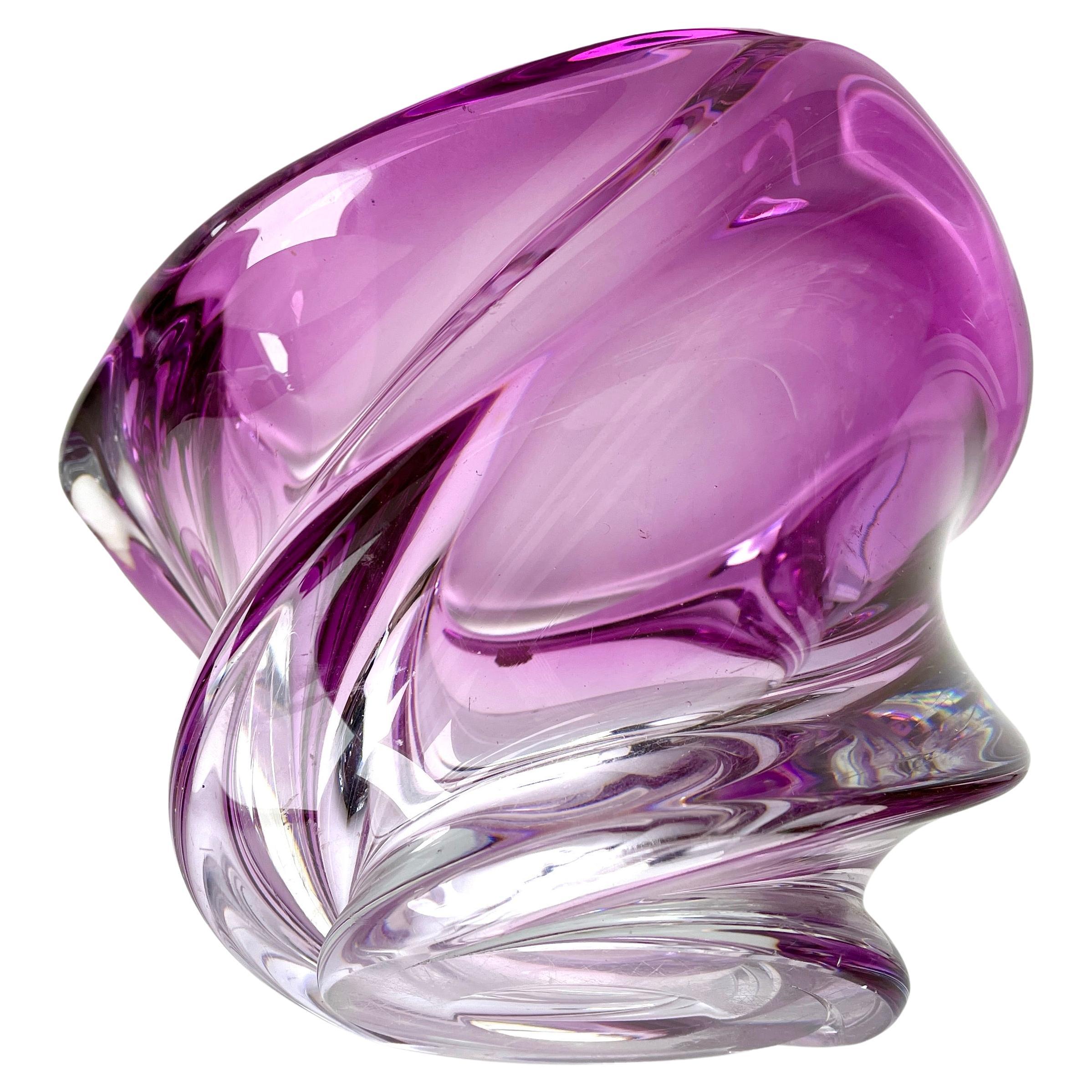 Belge Vase en cristal sculpté signé Val Saint Lambert avec cœur Sommerso, Belgique en vente