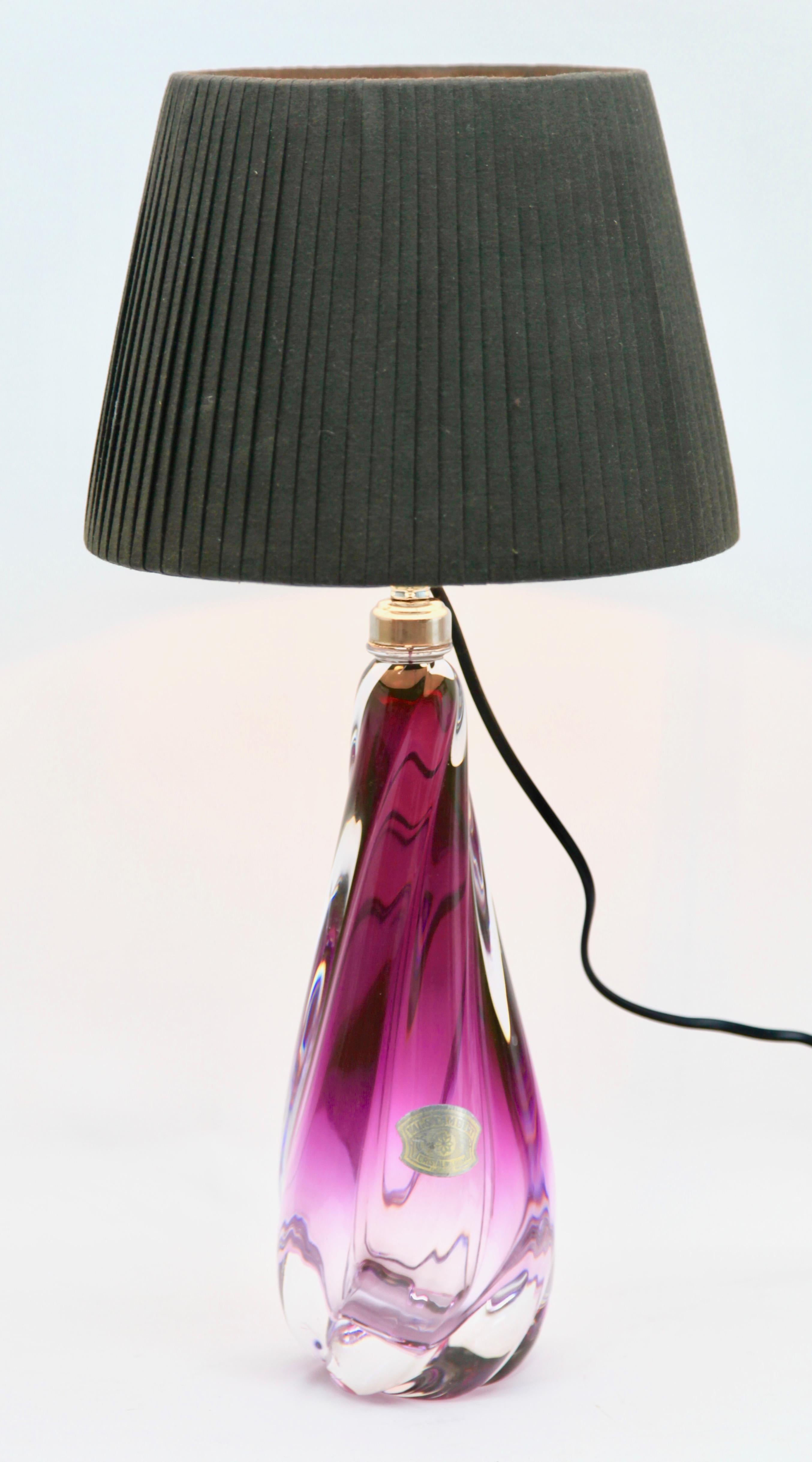 Val Saint Lambert signed Val Saint Lambert 'Twisted Light' crystal glass table lamp, 1953.

This simple yet graceful table lamp size, 12.2 inches excluding the lamp-fitting and shade.
The colored core in Classic Val Saint Lambert tint, has been