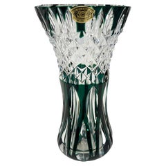 Kleine Vase aus klarem Kristall im grün geschliffenen Schliff von Val Saint Lambert, signiert