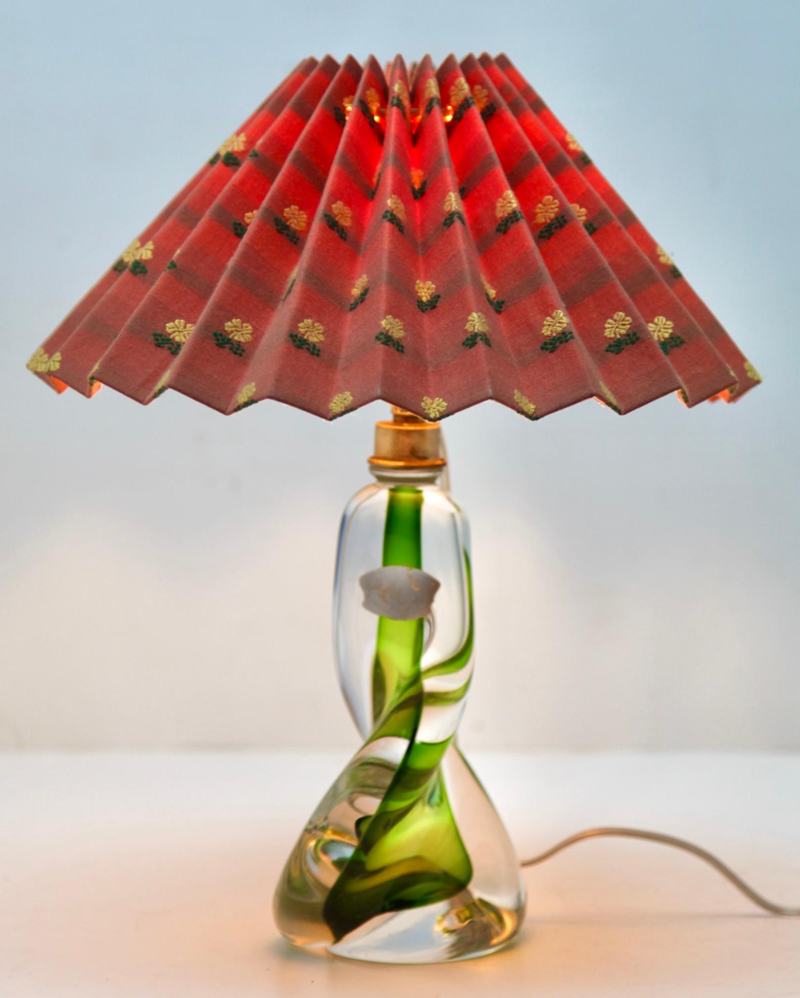 Val Saint-Lambert label
 
This simple yet graceful green table lamp is in small size; 10.54 inches excluding the lamp-fitting and shade. The colored core in Classic Val Saint-Lambert tint has been given a thick Sommerso (clear crystal casing) so
