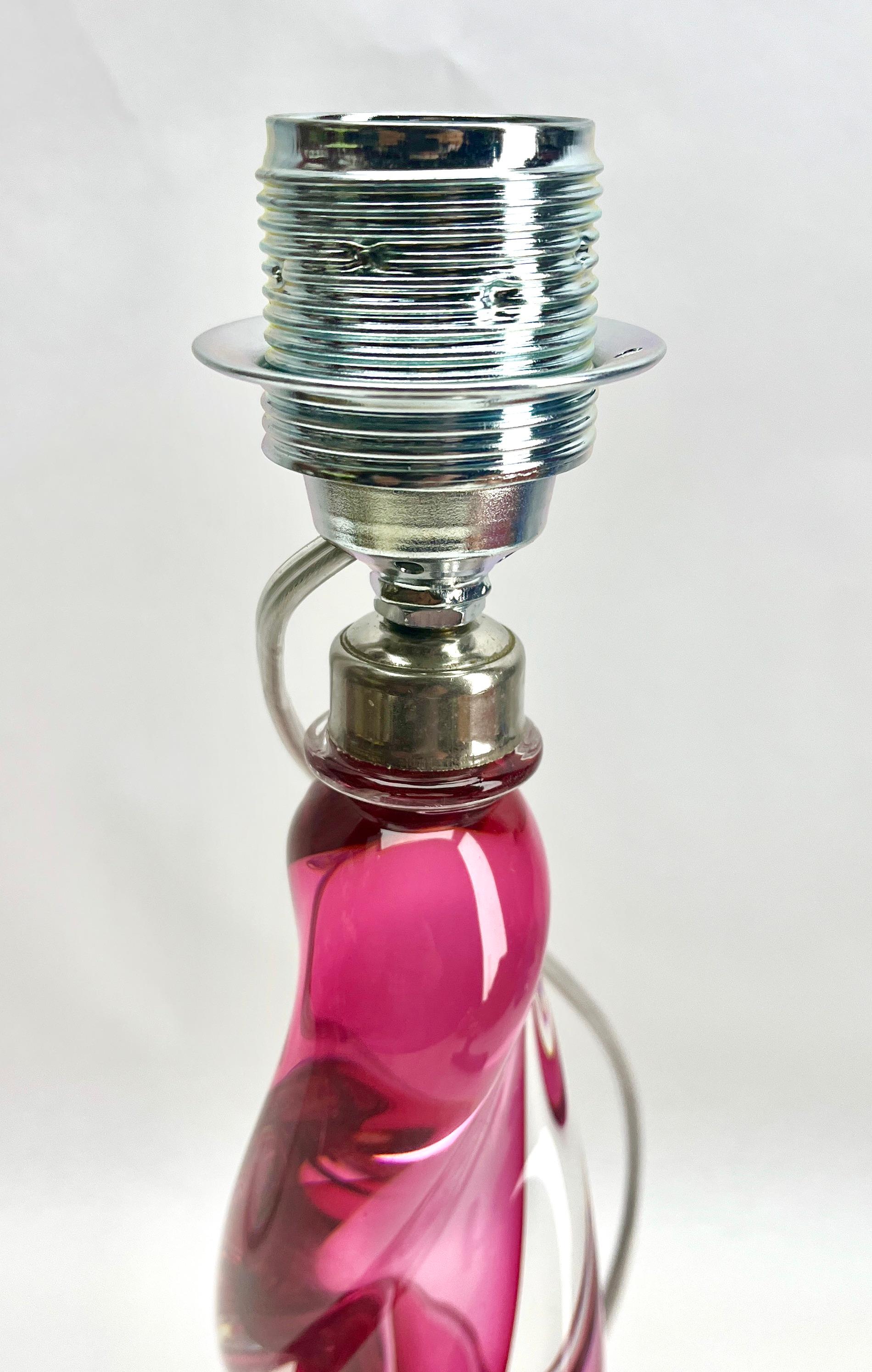 Hand-Crafted Val Saint Lambert Sommerso Technique Twisted Light Crystal Table Lamp Signed For Sale