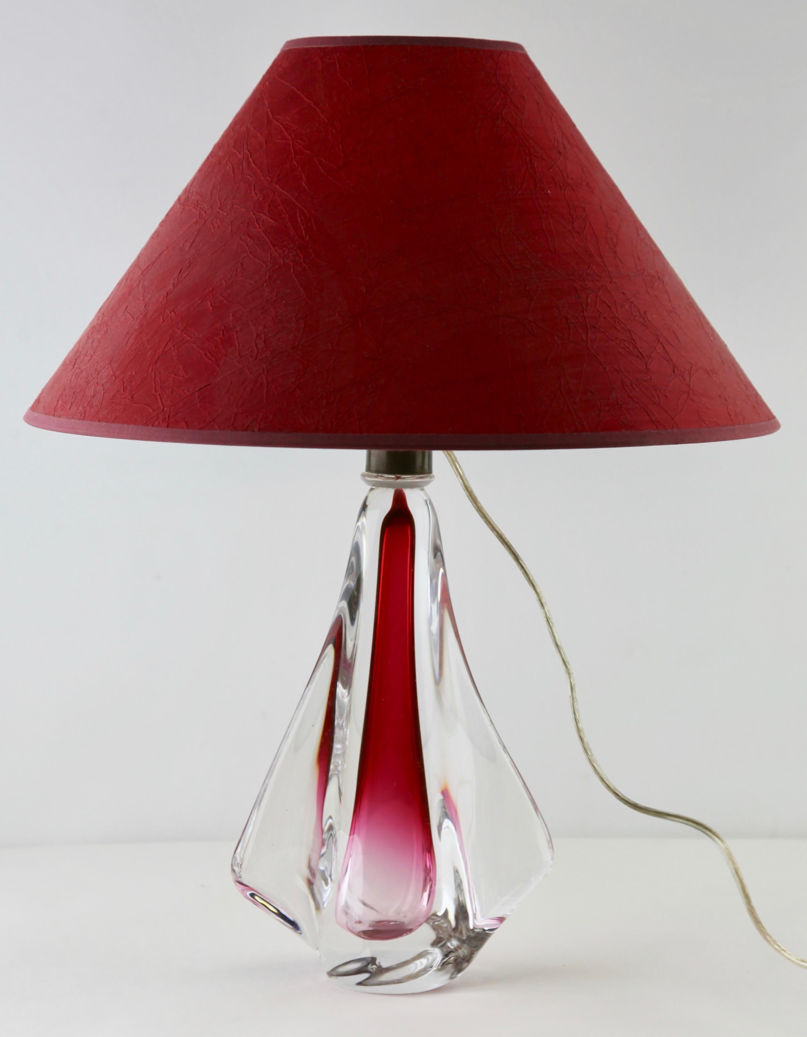 This simple yet dramatic table lamp is in medium size; 12.02 inches excluding the lamp-fitting and shade. The colored core in Classic Val Saint Lambert tint, has been given a thick Sommerso (clear crystal casing) so that the object appears delicate