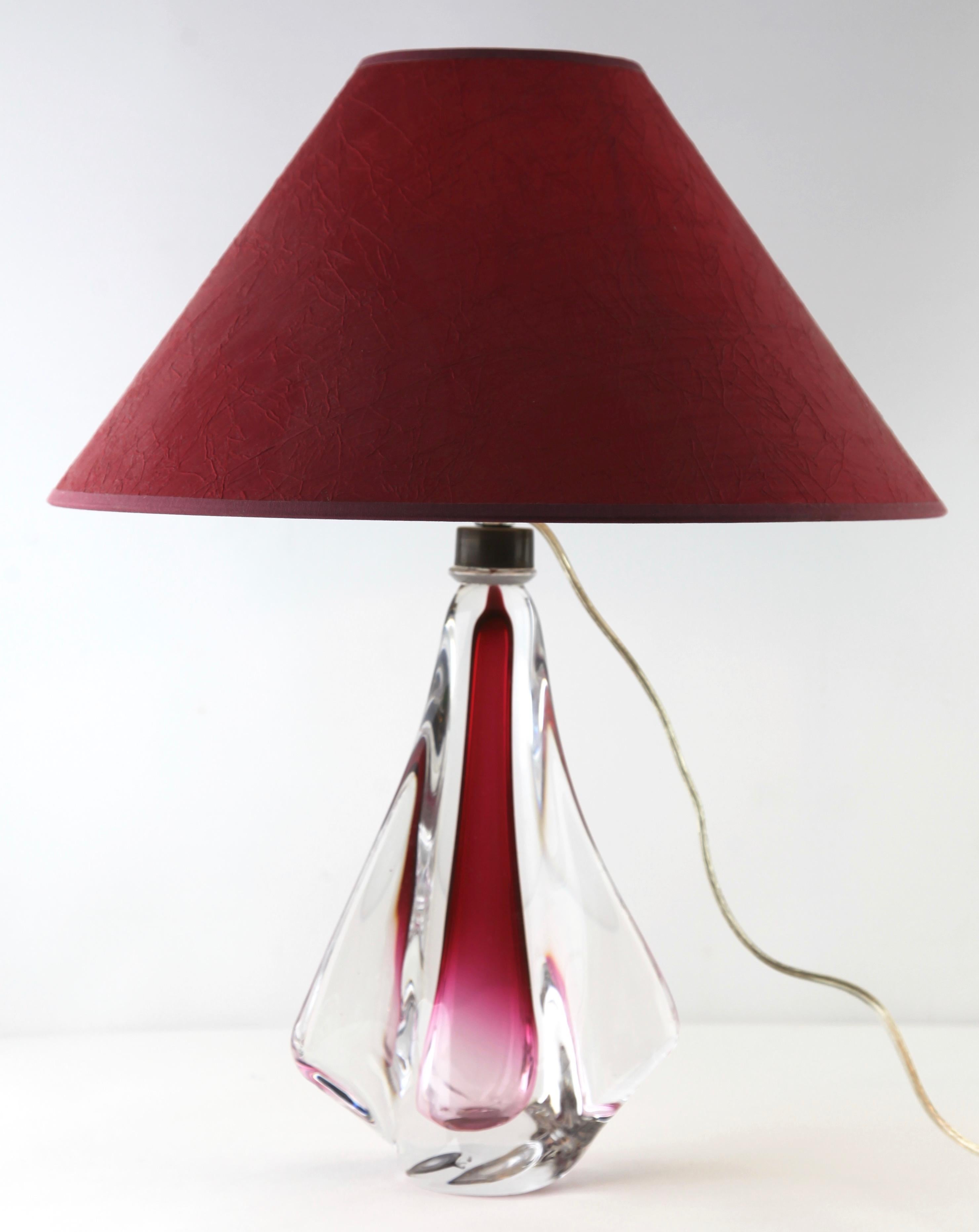 Belge Lampe de bureau Val Saint Lambert avec un épais socle en cristal de verre Sommerso en vente