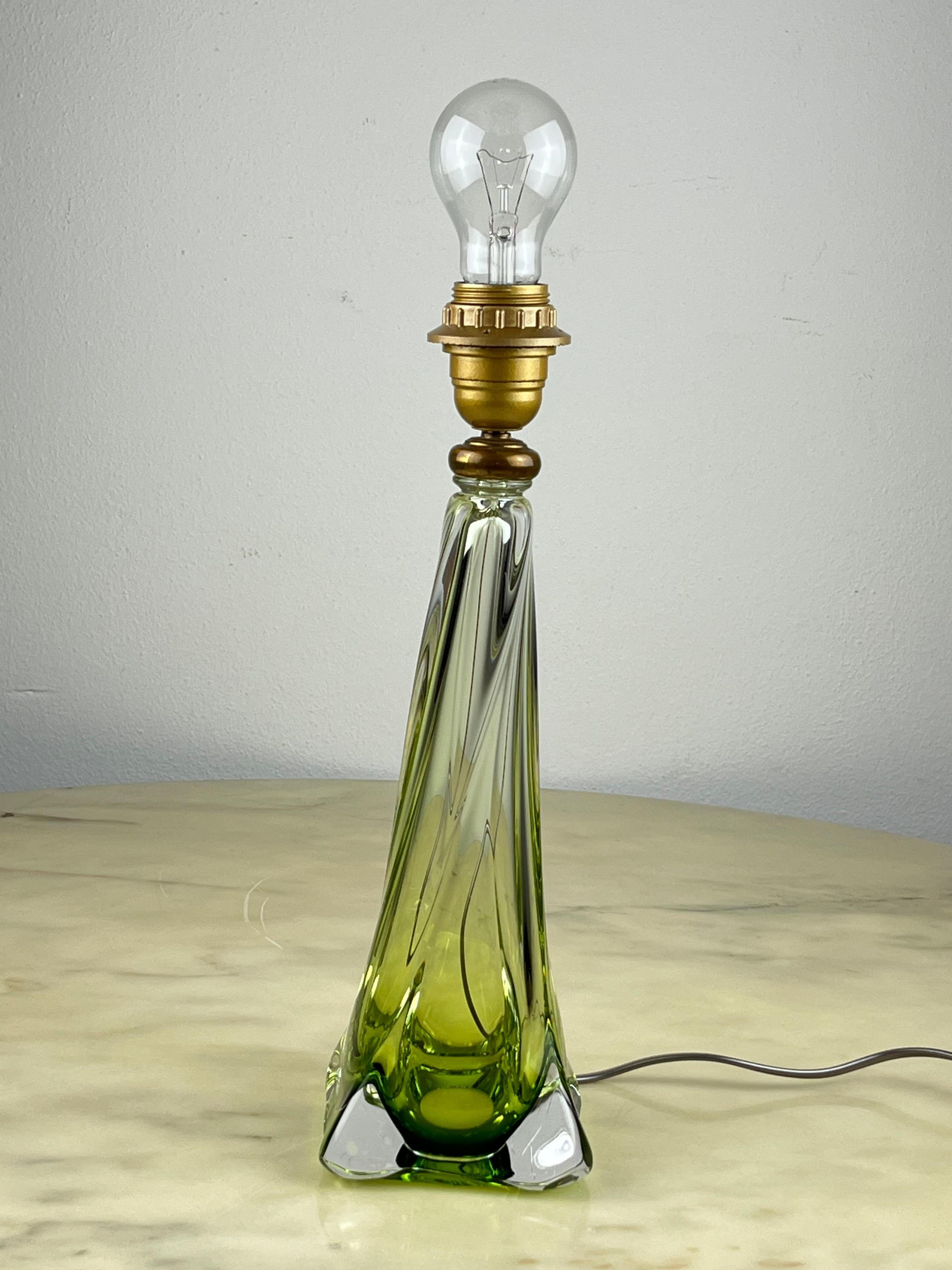 Val Saint Lambert table lamp, lead crystal, Belgium, 1950s.
Brand engraved on the bottom, as per photograph attached in the description. Made by the largest crystal factory in the Benelux, supplier to the Belgian royal family.
Dimensions without