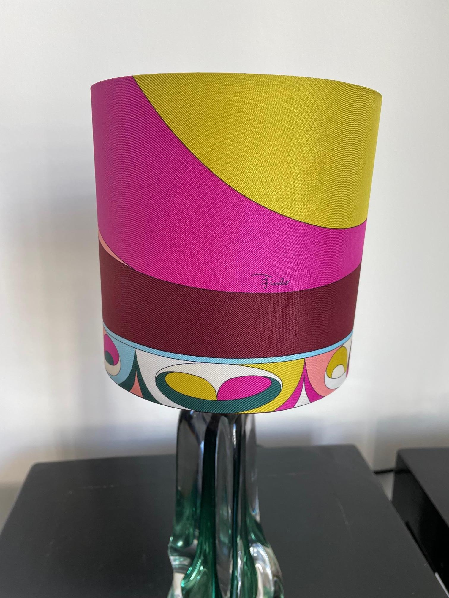 Val Saint Lambert Tischlampe mit Pucci-Lampenschirm (Internationaler Stil) im Angebot