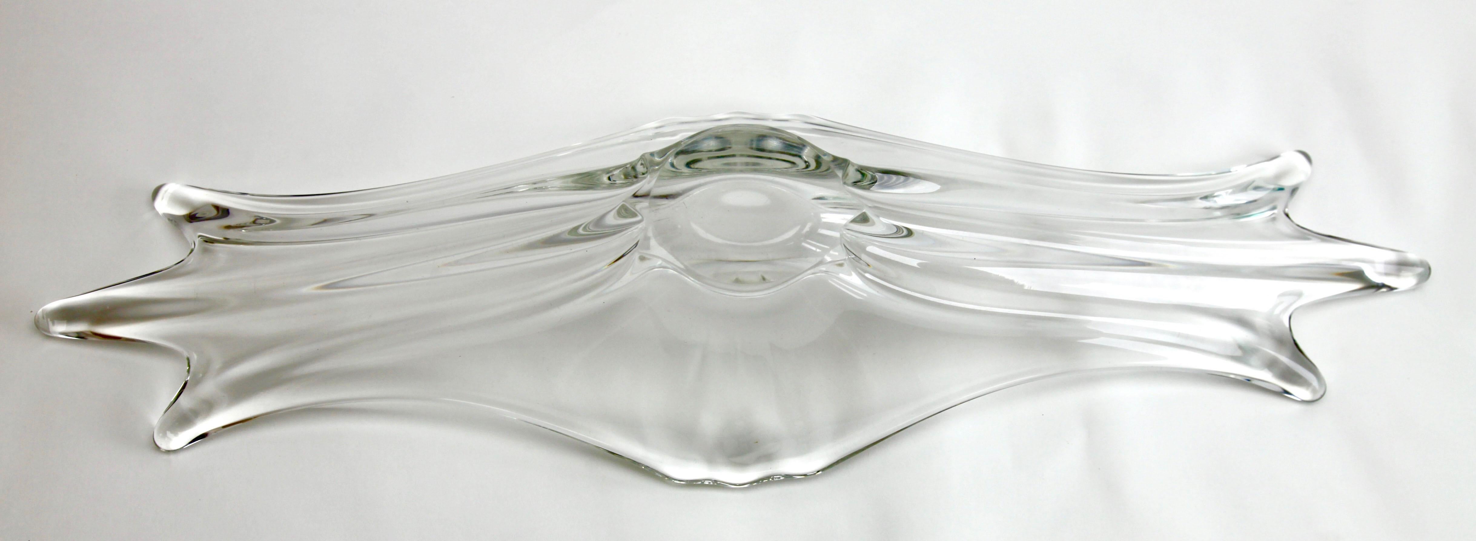 Hand-Crafted Val Saint Lambert Vintage Stretch Fruit Dish or Flower Bowl in Clear Crystal For Sale