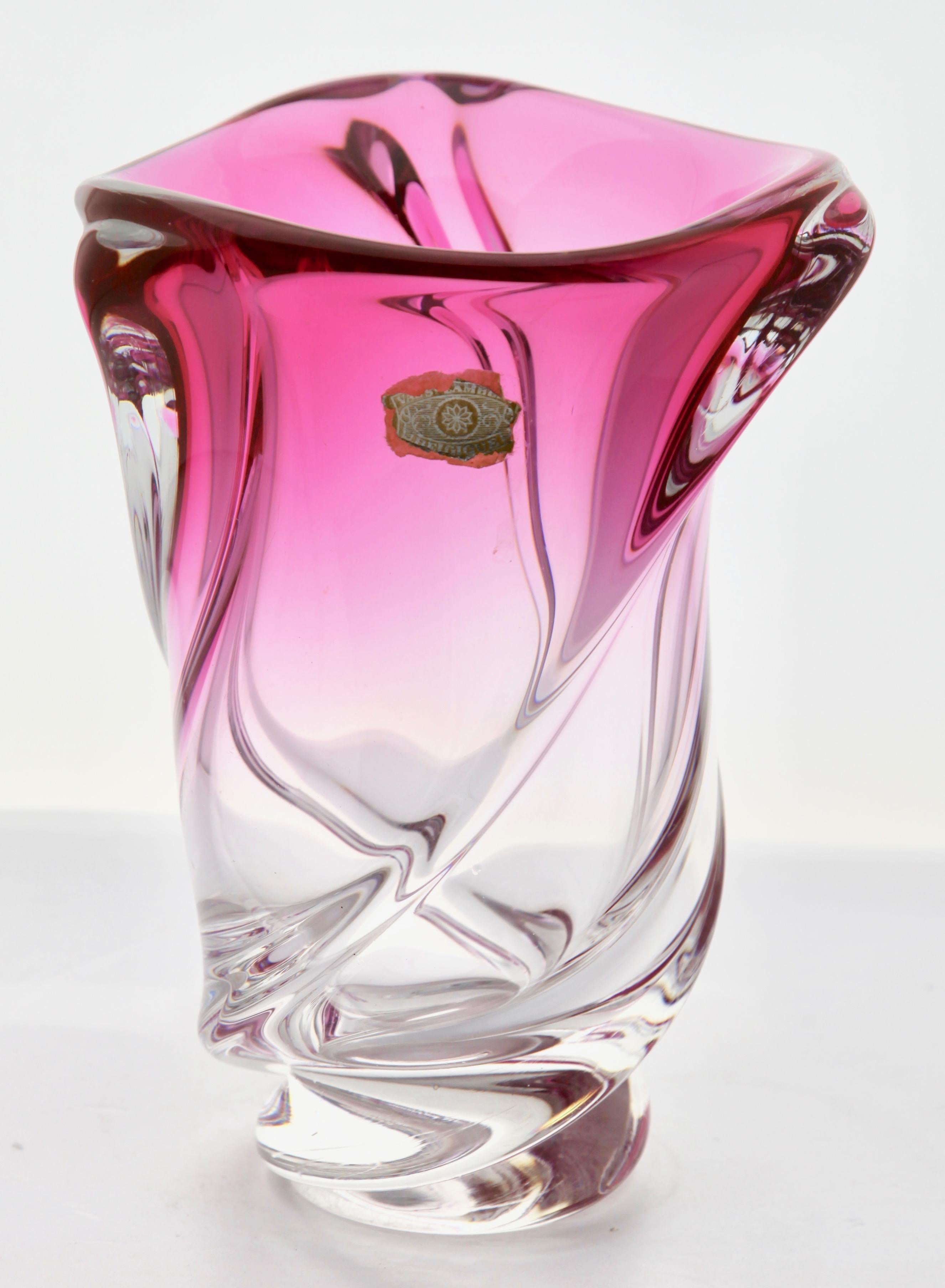 Vase Val Saint Lambert, avec l'étiquette figurant dans divers catalogues d'usine, années 1950.

Magnifique vase circulaire en cristal Val Saint Lambert, le verre est épais, clair et rose
Origine : Belgique en excellent état. 

Poids cristal :