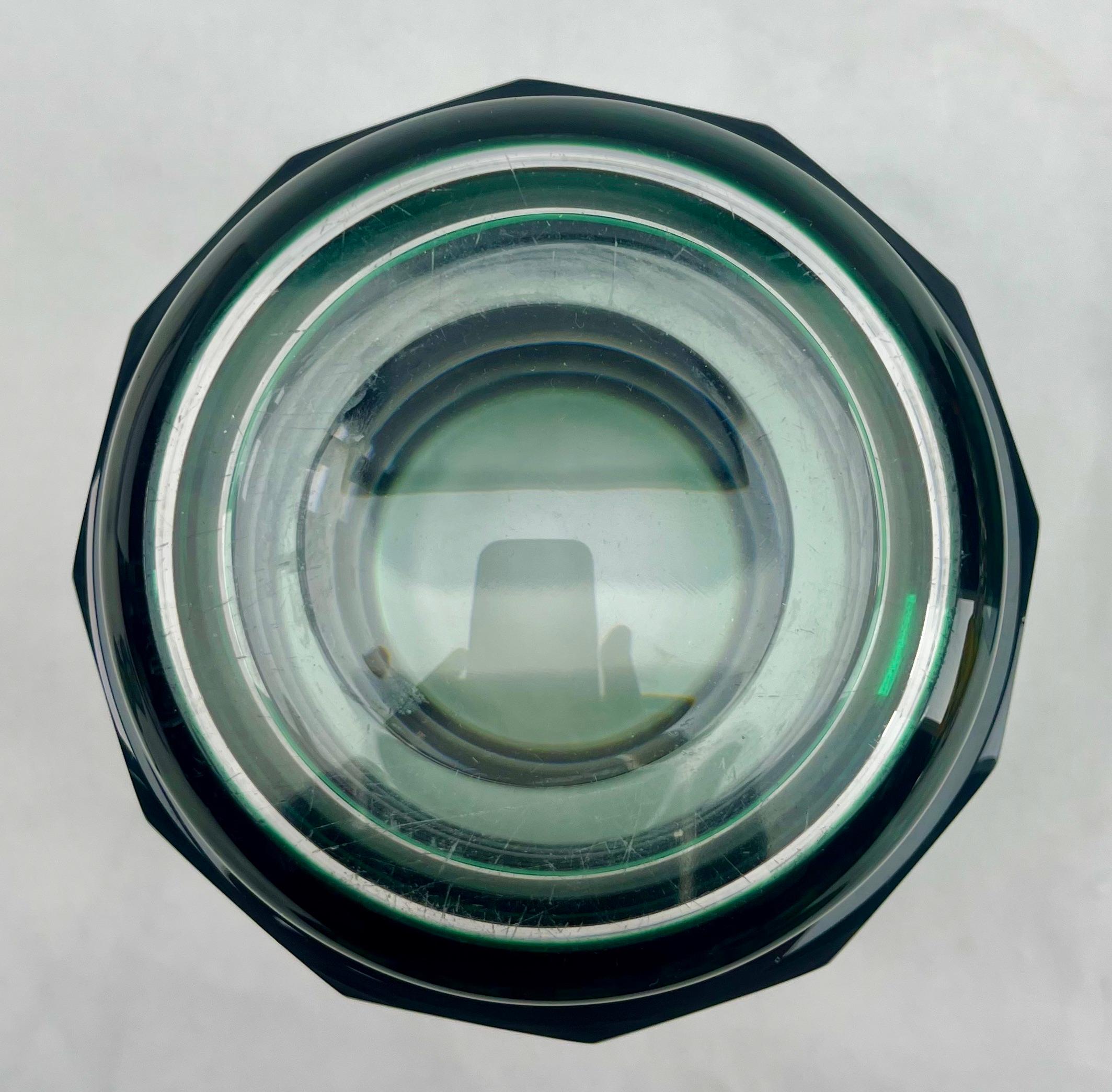 Milieu du XXe siècle Val Saint Lambert avec Label Vase en cristal taillé à clair Belgique années 1950 en vente
