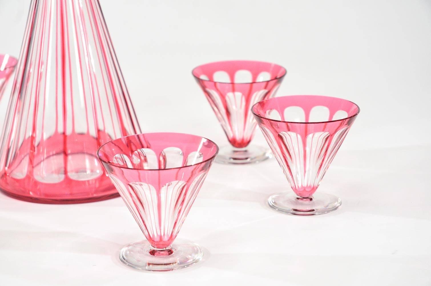 This Val Saint Lambert Art Deco cocktail set includes the decanter and 6 matching V-shaped glasses, making it a Classic combination for both a back bar or filled with your favorite cocktail. The cranberry overlay is cut to clear in a perfect ray-cut