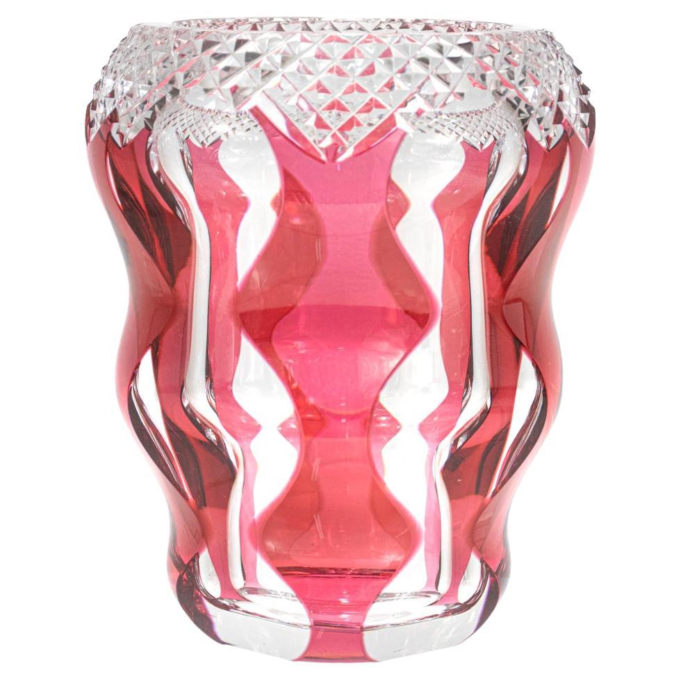 Vase de style Art Déco de Val St. Lambert en verre rouge ou canneberge taillé en clair