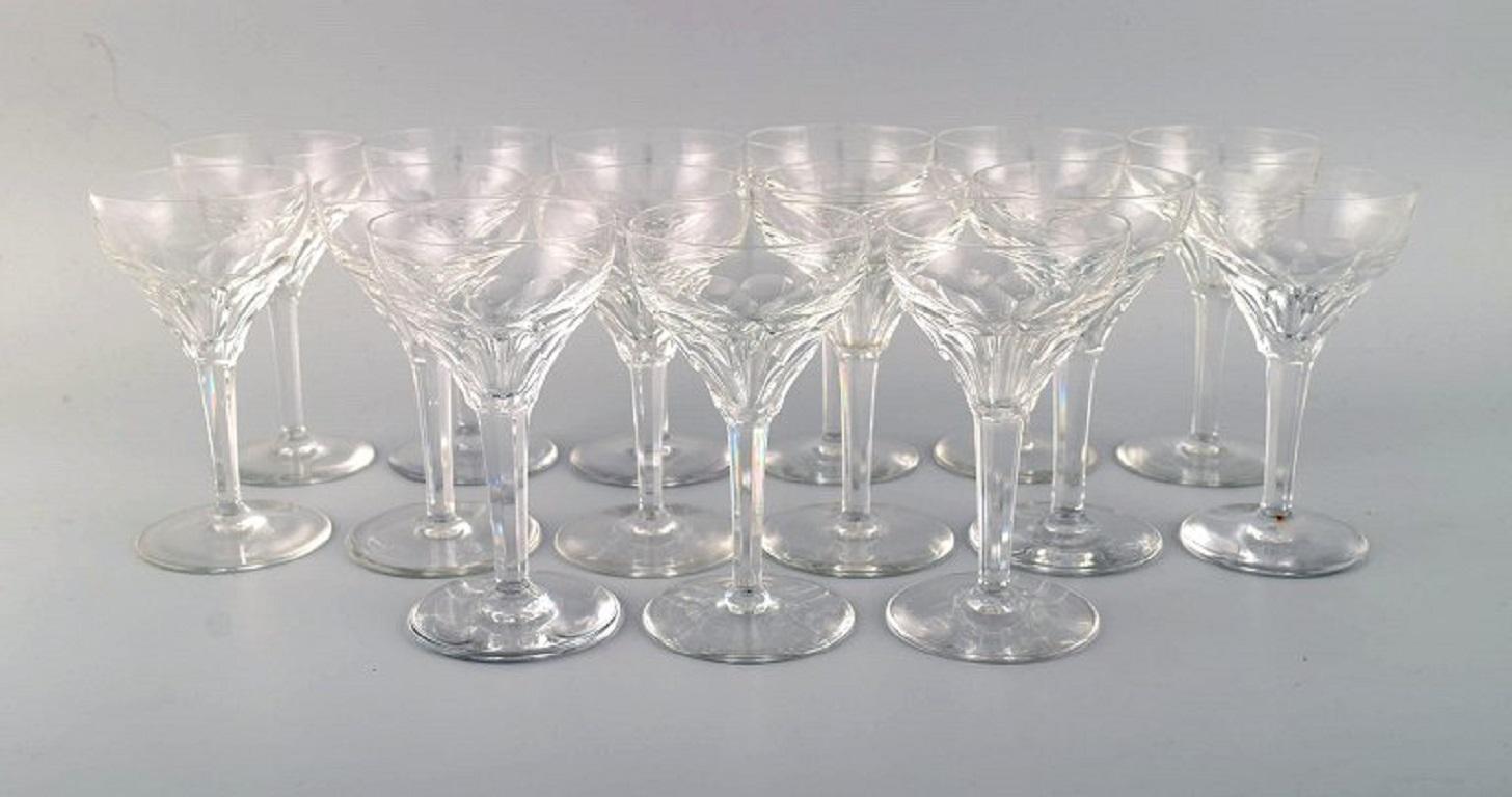 Val St. Lambert, Belgium. 15 white wine glasses in clear mouth-blown crystal glass. 1930s.
Measures: 13.5 x 7.5 cm
In perfect condition.