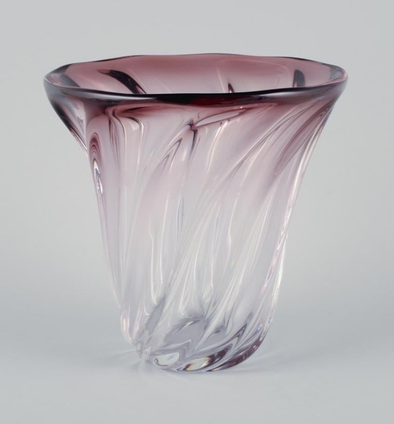 Val St. Lambert, Belgium
Art Deco art glass vase in violet tones.
1930/40s.
Signed.
In perfect condition with lime residue.
Dimensions: H 18.0 x D 17.3 cm.