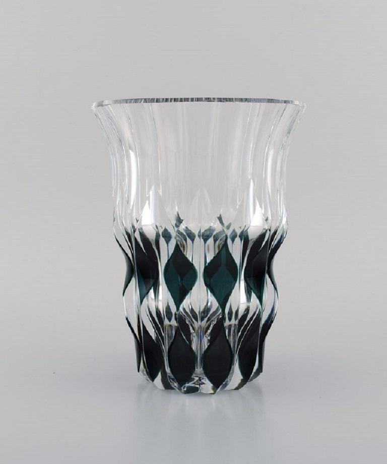 Val St. Lambert, Belgium. Art Deco vase in mouth-blown crystal glass with dark green decoration. 1940s.
Measures: 22.5 x 16.7 cm.
In excellent condition.