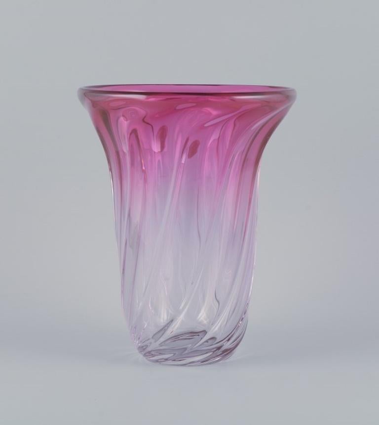 Val St. Lambert, Belgium. Colossal and impressive vase in crystal glass. In Excellent Condition For Sale In Copenhagen, DK