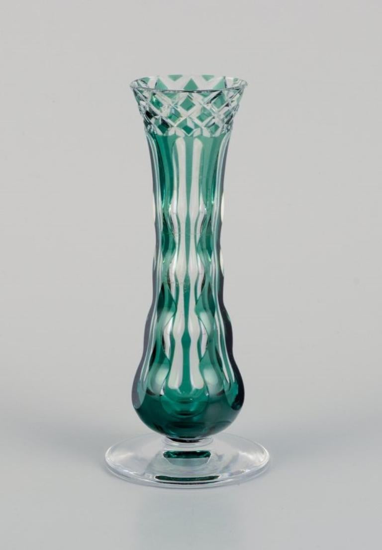 Val St. Lambert, Belgique. Vase en cristal à facettes en verre vert et transparent.
Milieu du 20e siècle.
En parfait état.
Dimensions : Hauteur 17,0 cm x Diamètre 7,2 cm.