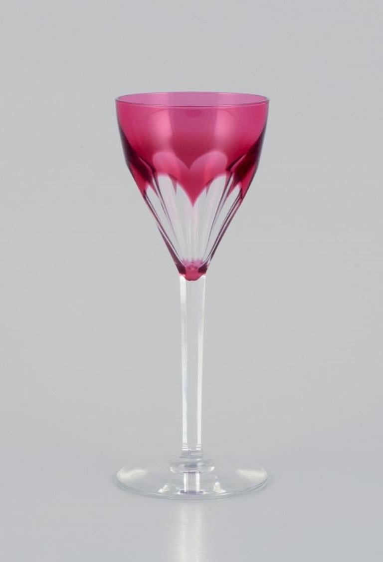 Val St. Lambert, Belgique. Quatre verres à vin rouge en cristal facetté.
Années 30/40.
En parfait état.
Dimensions : H 19,0 cm x P 7,4 cm : H 19,0 cm x P 7,4 cm.