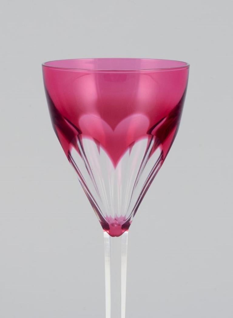 Belge Val St. Lambert, Belgique. Quatre verres à vin rouges en cristal facetté, années 1930/40. en vente