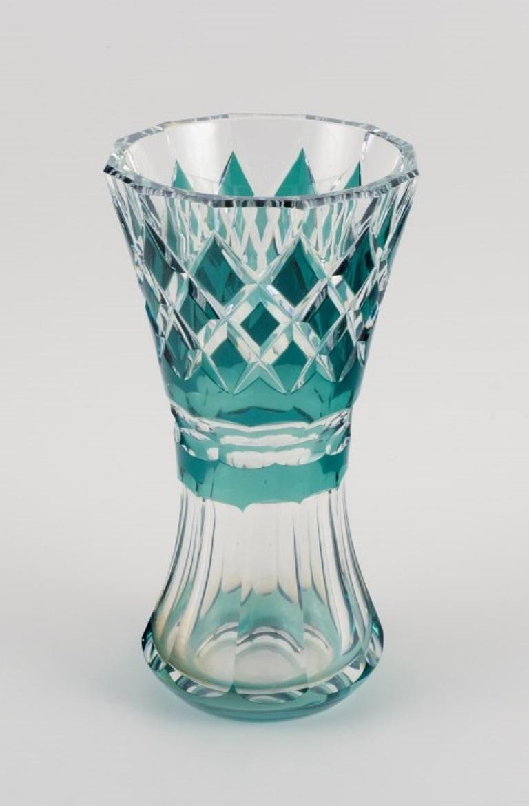 Val St. Lambert, Belgium.
Large Art Deco crystal glass vase, faceted with green decoration.
1930s-1940s.
Perfect condition.
Signed.
Dimensions: H 26.0 x D 13.0 cm.
