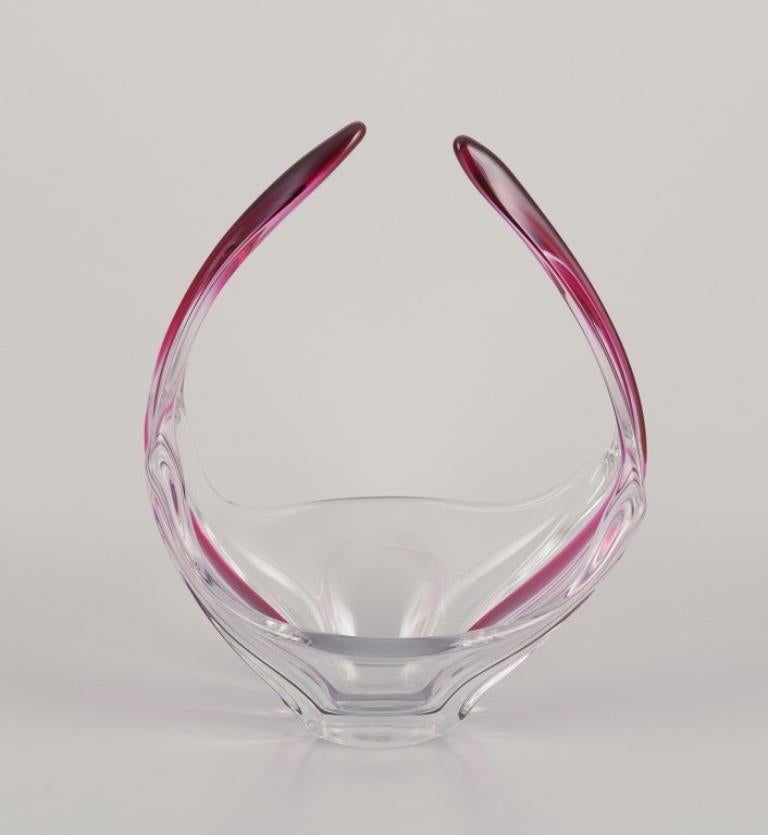 Val St. Lambert, Belgium. Large art glass bowl. Clear glass with a violet stripe. 
Art Deco style.
Ca. 1940.
Perfect condition.
Dimensions: W 25.0 cm x D 17.0 cm x H 32.0 cm.