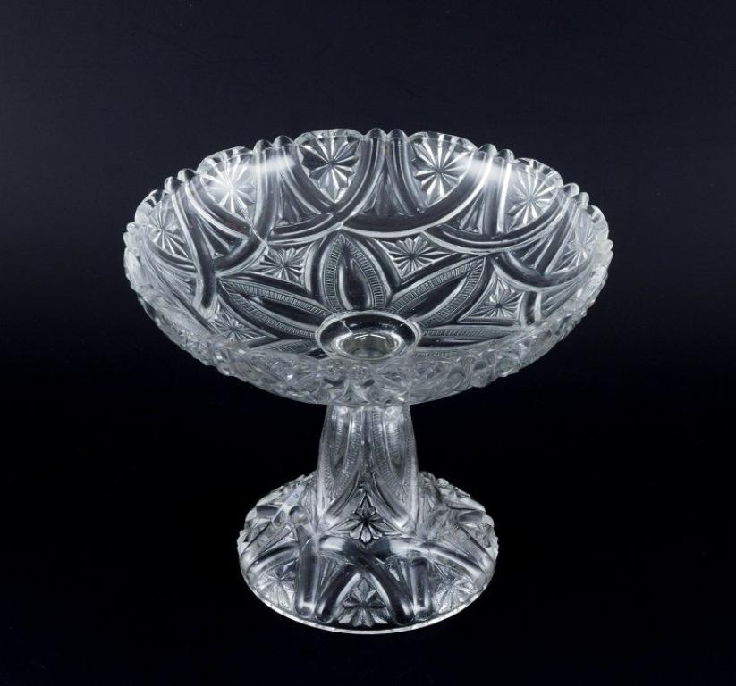 Val St. Lambert, Belgium. 
Large centerpiece in clear crystal glass. Glass with air bubbles from production.
Classic design.
Ca. 1920s/1930s.
Marked.
In excellent condition with a small insignificant chip at the bottom of the base (not
