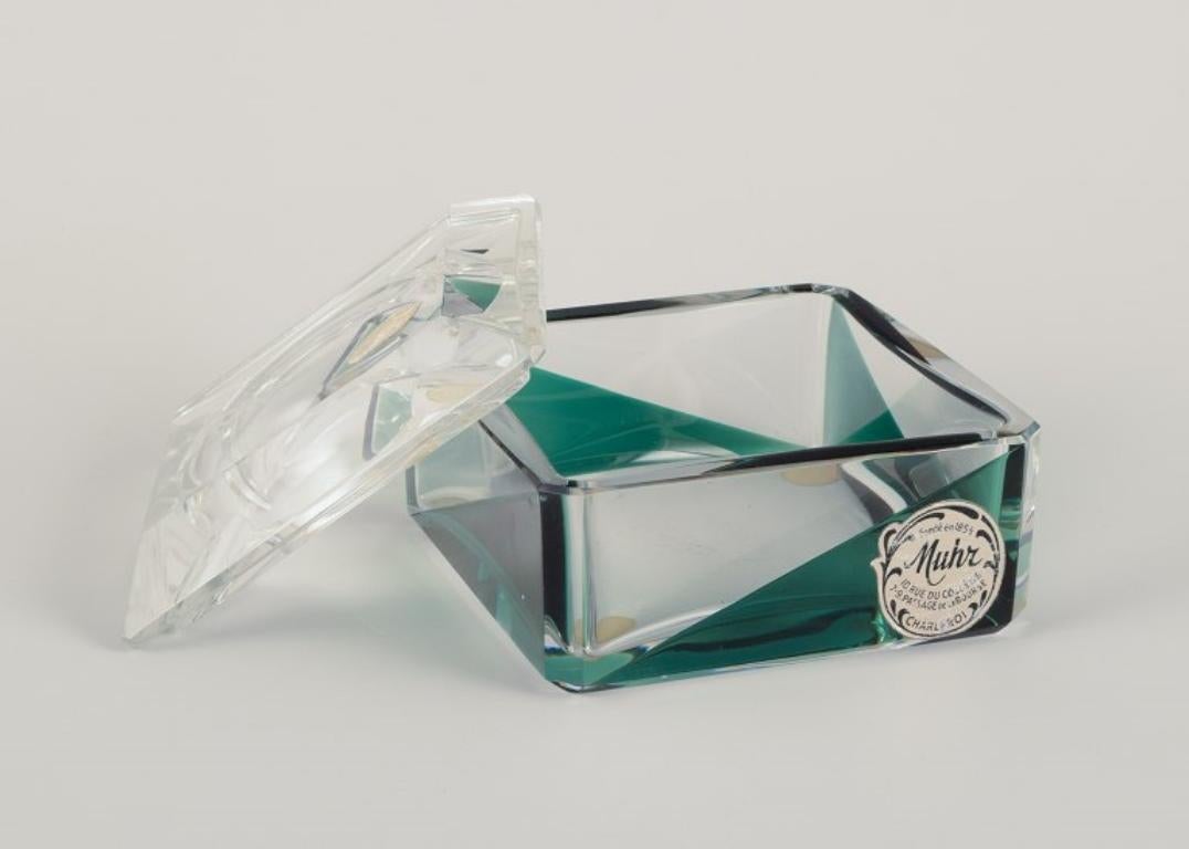 Val St. Lambert, Bélgica. Caja con tapa de vidrio artístico. Cristal facetado transparente y verde Art Decó en venta