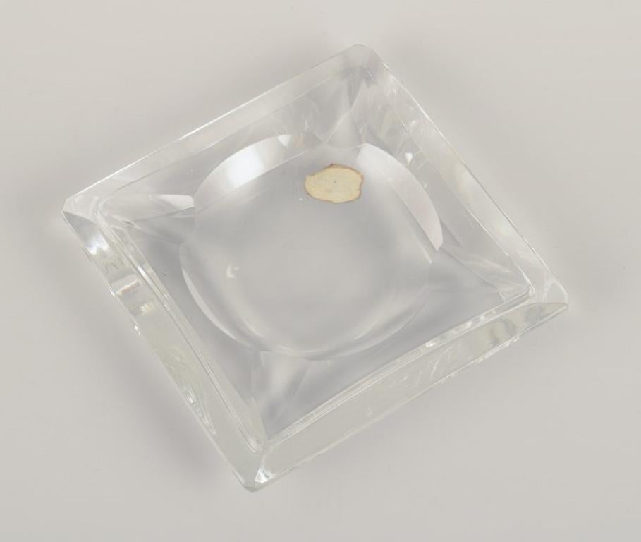 Val St. Lambert, Bélgica. Caja con tapa de vidrio artístico. Cristal facetado transparente y verde Belga en venta