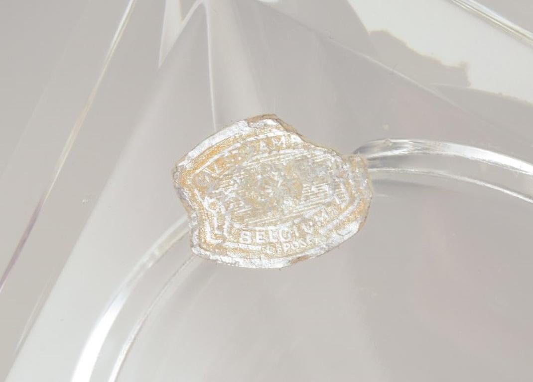 Val St. Lambert, Bélgica. Caja con tapa de vidrio artístico. Cristal facetado transparente y verde mediados del siglo XX en venta