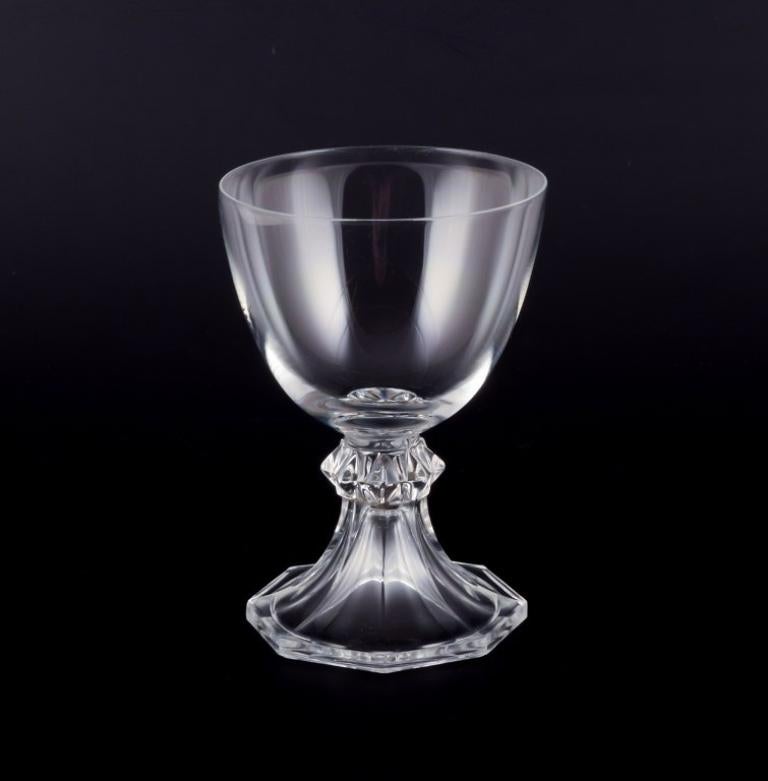 Val St. Lambert, Belgium. A set of five red wine glasses in clear mouth-blown crystal glass.
Mid-20th century.
Perfect condition.
Dimensions: D 8.5 cm x H 12.4 cm.