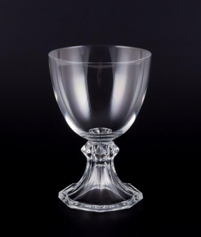 Val St. Lambert, Bélgica. Un juego de seis copas de vino tinto en cristal soplado transparente.
Mediados del siglo XX.
Perfecto estado.
Dimensiones: P 9,0 cm x A 13,0 cm.