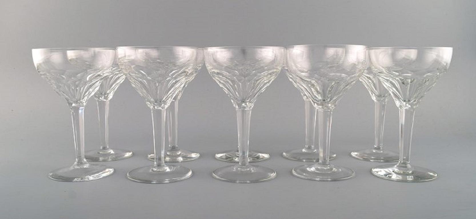 Val St. Lambert, Belgium. Ten red wine glasses in clear mouth-blown crystal glass. 1930s.
Measures: 15.6 x 9.8 cm
In perfect condition.