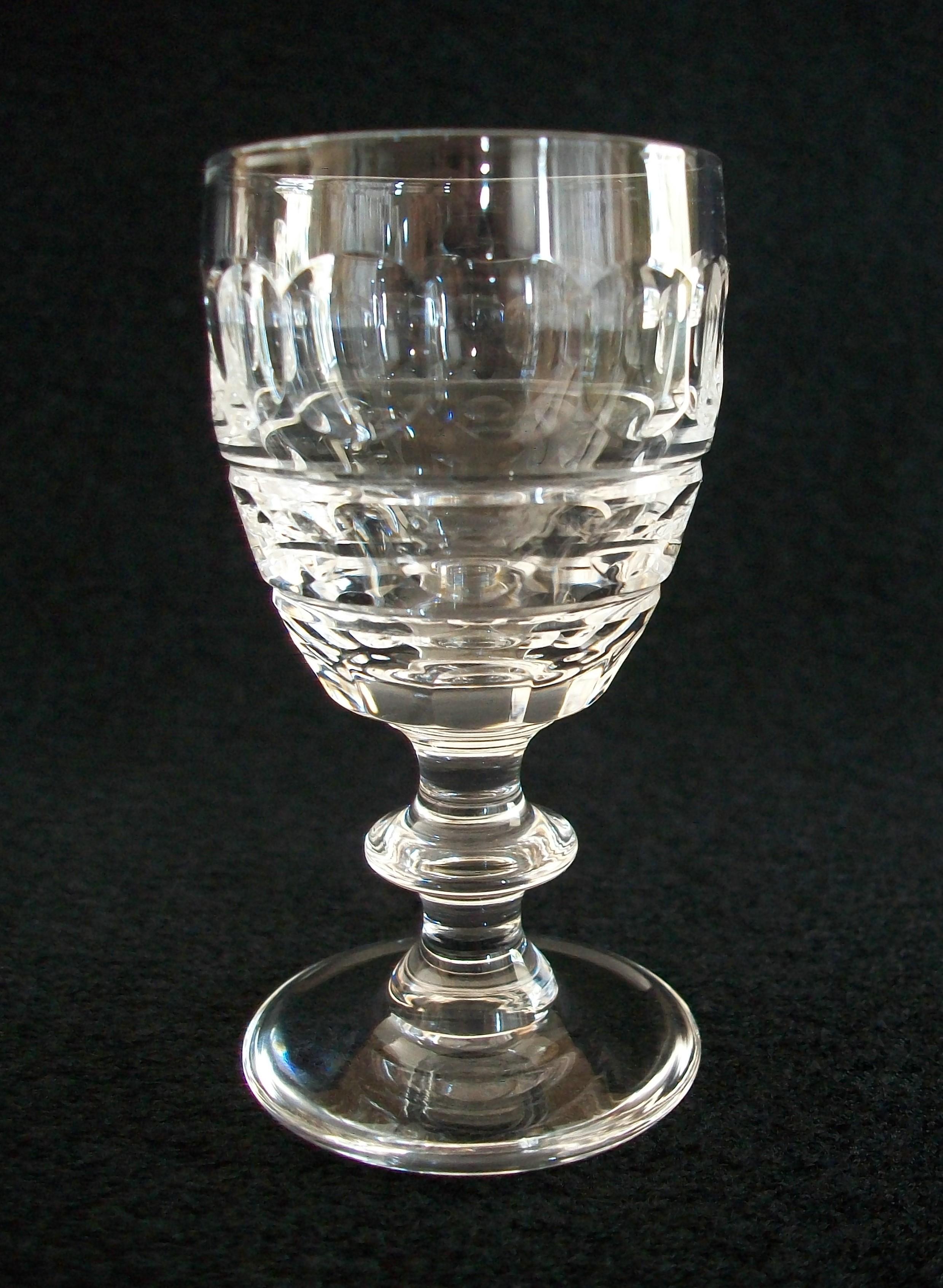 Val St. Lambert, Blarney, 62 Pieces Cristal Stemware, Belgique, Circa 1950-62 en vente 3