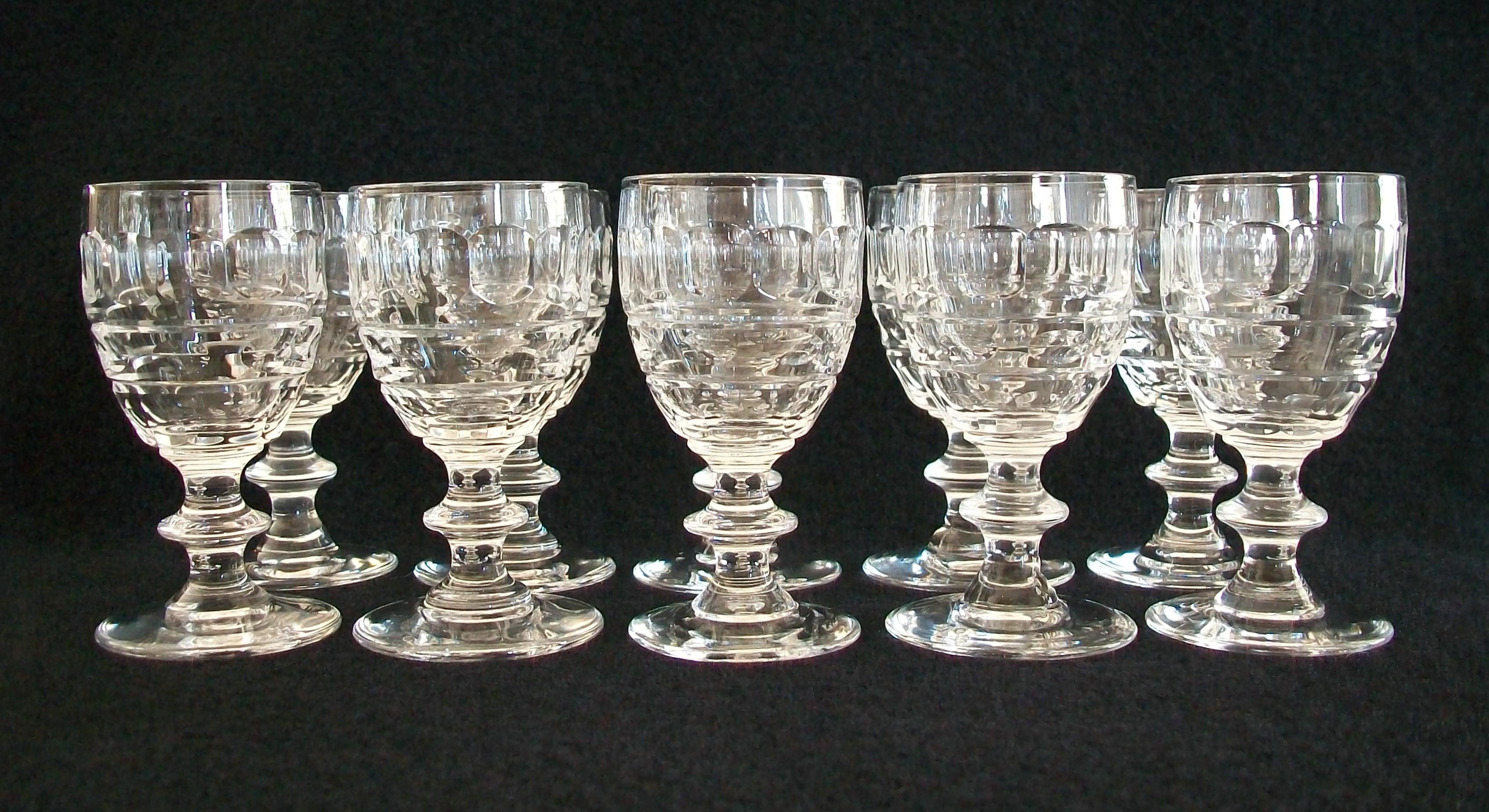 Val St. Lambert, Blarney, 62 pezzi di bicchieri di cristallo, Belgio, circa 1950-62 in vendita 3