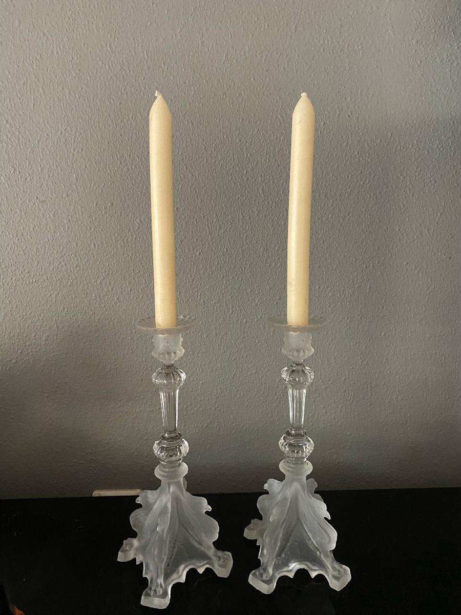 Beautiful pair of candlesticks in pressed glass, sanded and transparent. Model 'Griffons' designed by Charles Graffart for Val St Lambert in 1935 in the style of the Lalique house. In a good state. Signed under the base. 
Val Saint Lambert is a