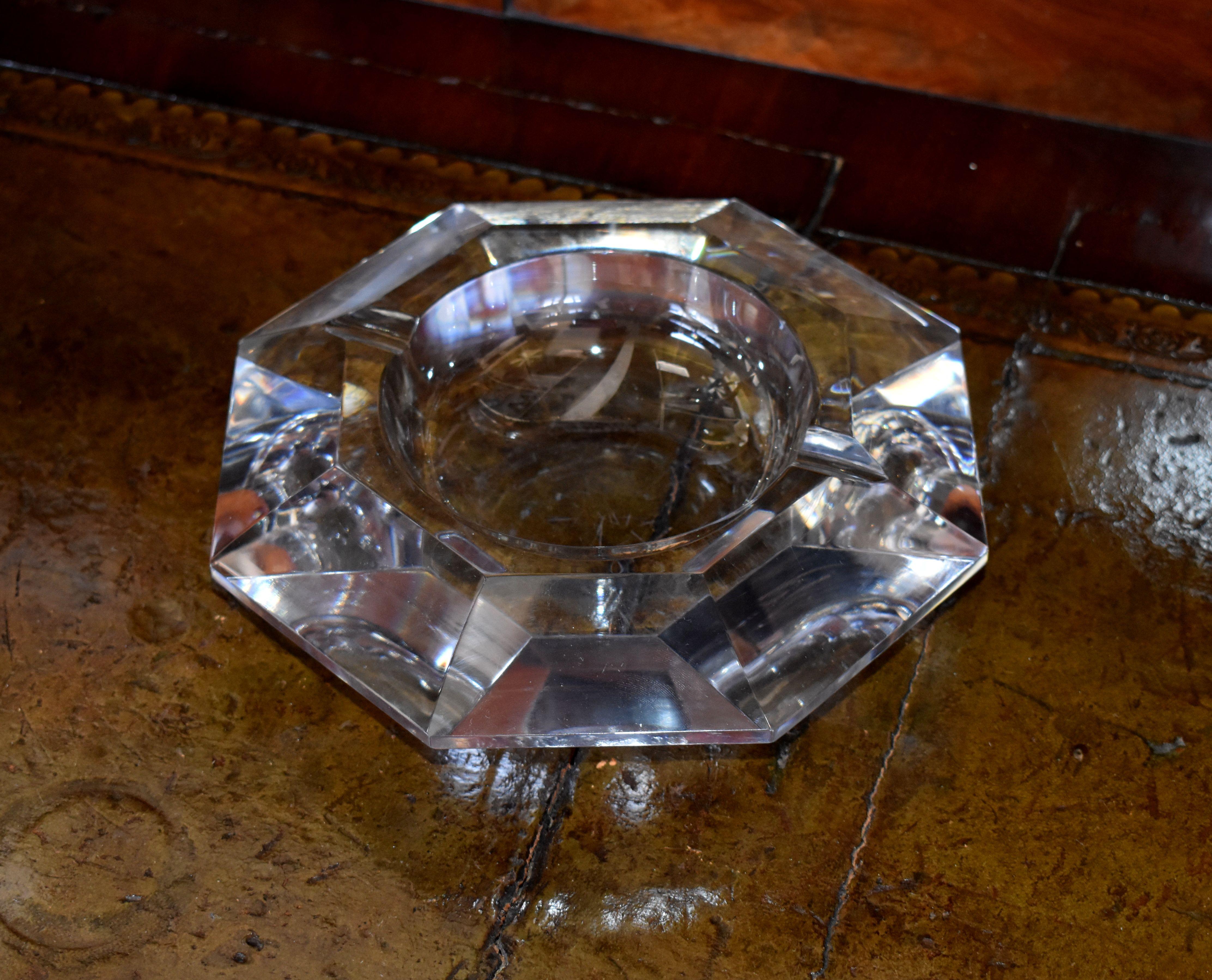 Val St Lambert octagonal faceted clear crystal ashtray.
No chips no crack but some minor scratches on bottom see details pictures.