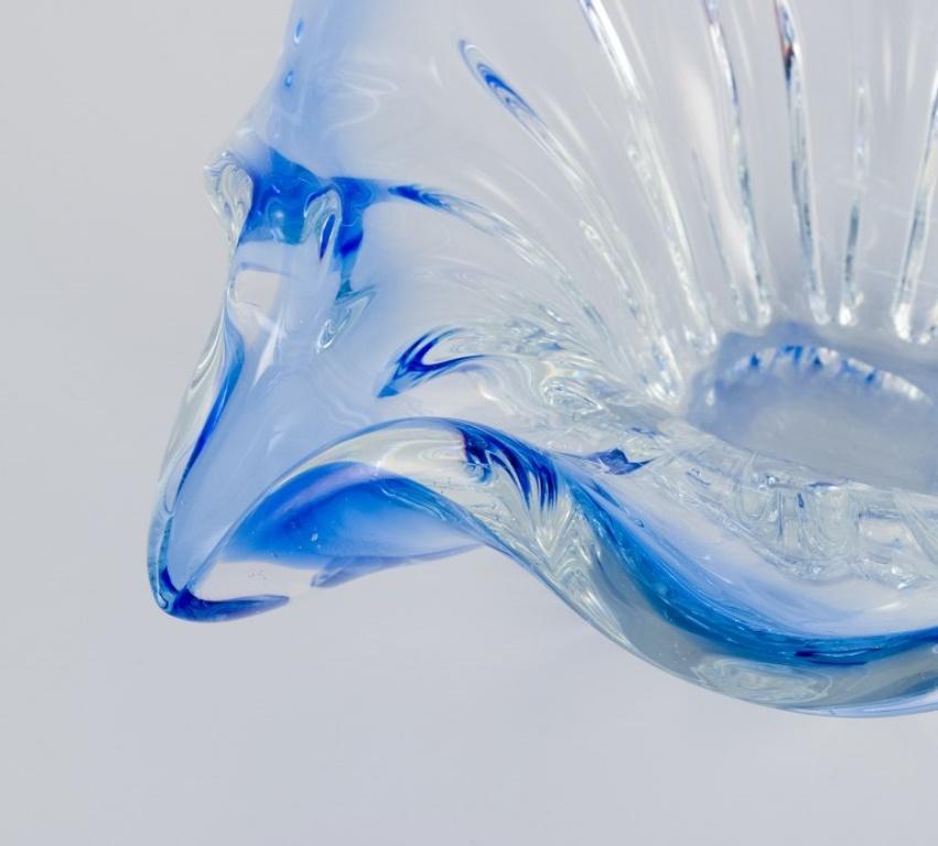 Val St. Lambert. Large blown glass bowl. Blue and clear glass. Mid-20th C. In Good Condition For Sale In Copenhagen, DK