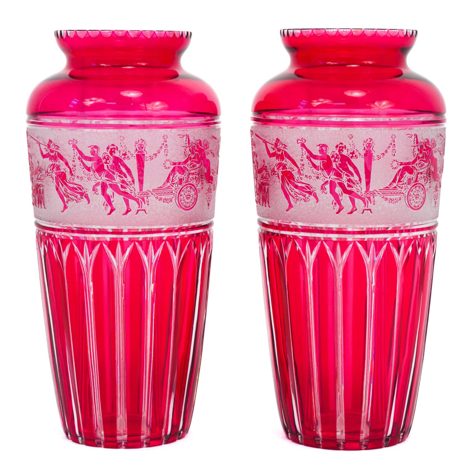 Belge Rare paire de vases en verre camée canneberge de Val St Lambert en vente